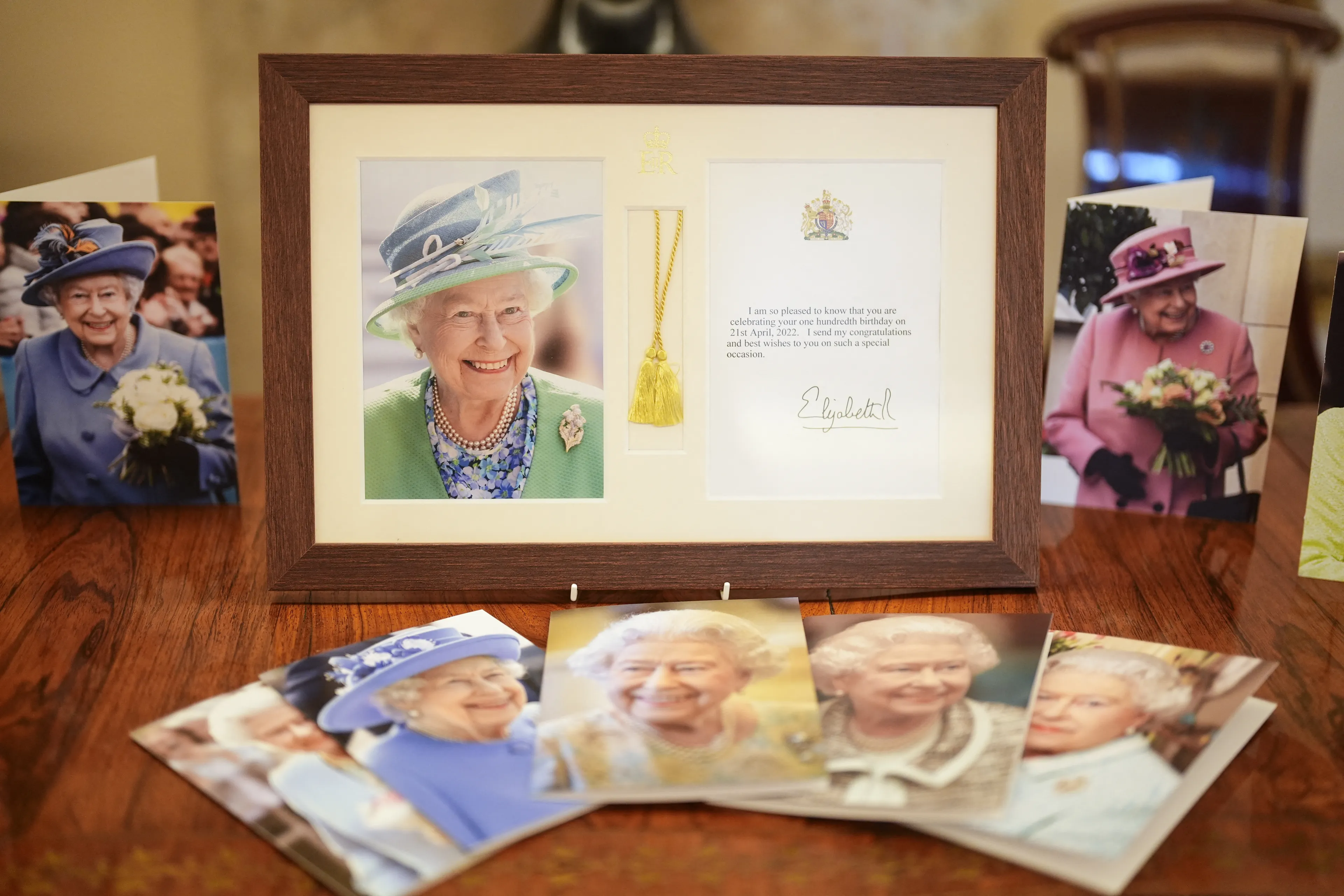 Een gedenkhoekje in het paleis.