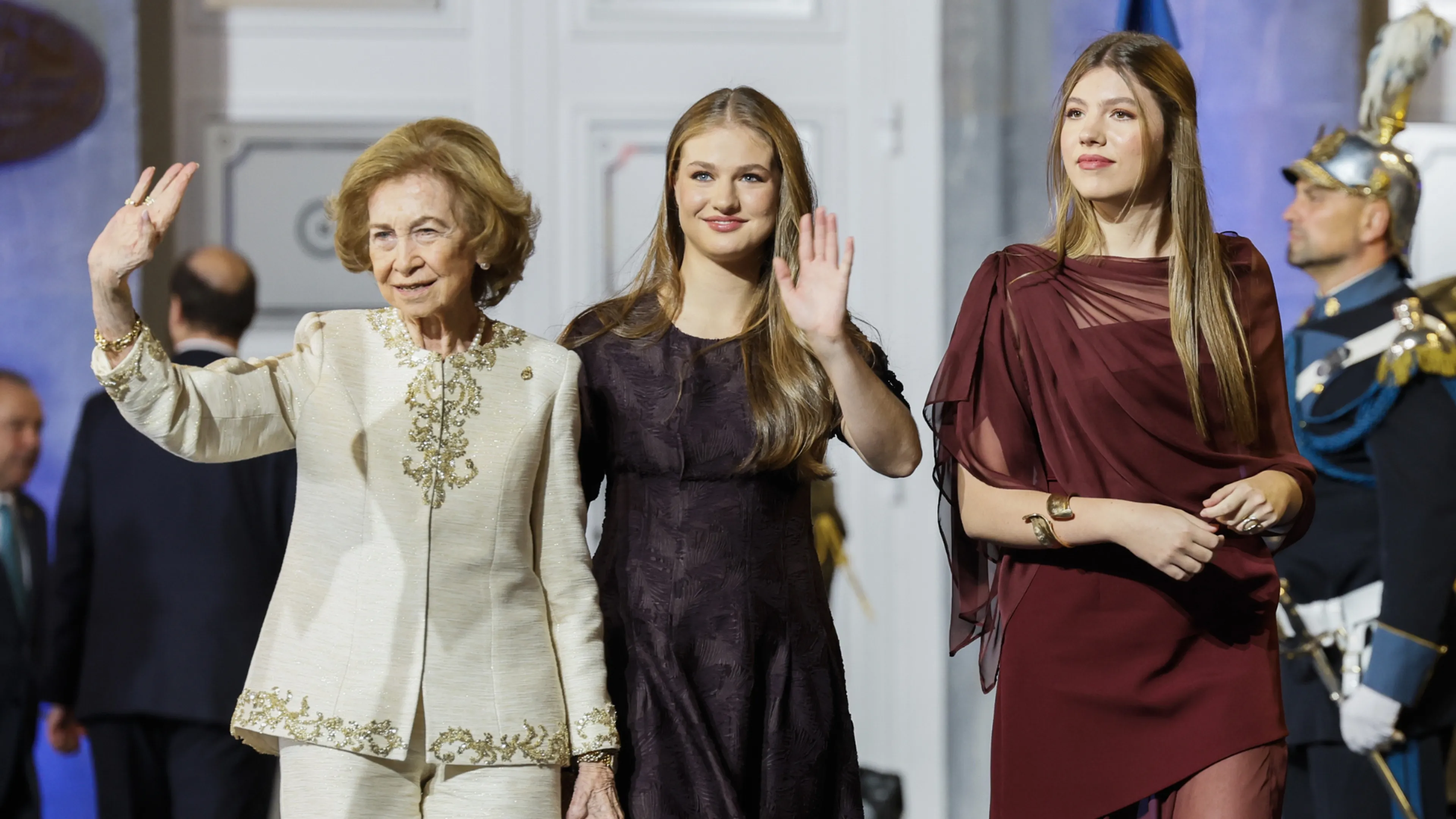 Gala-outfits en folklore: Spaanse royals brengen het weekend met elkaar door