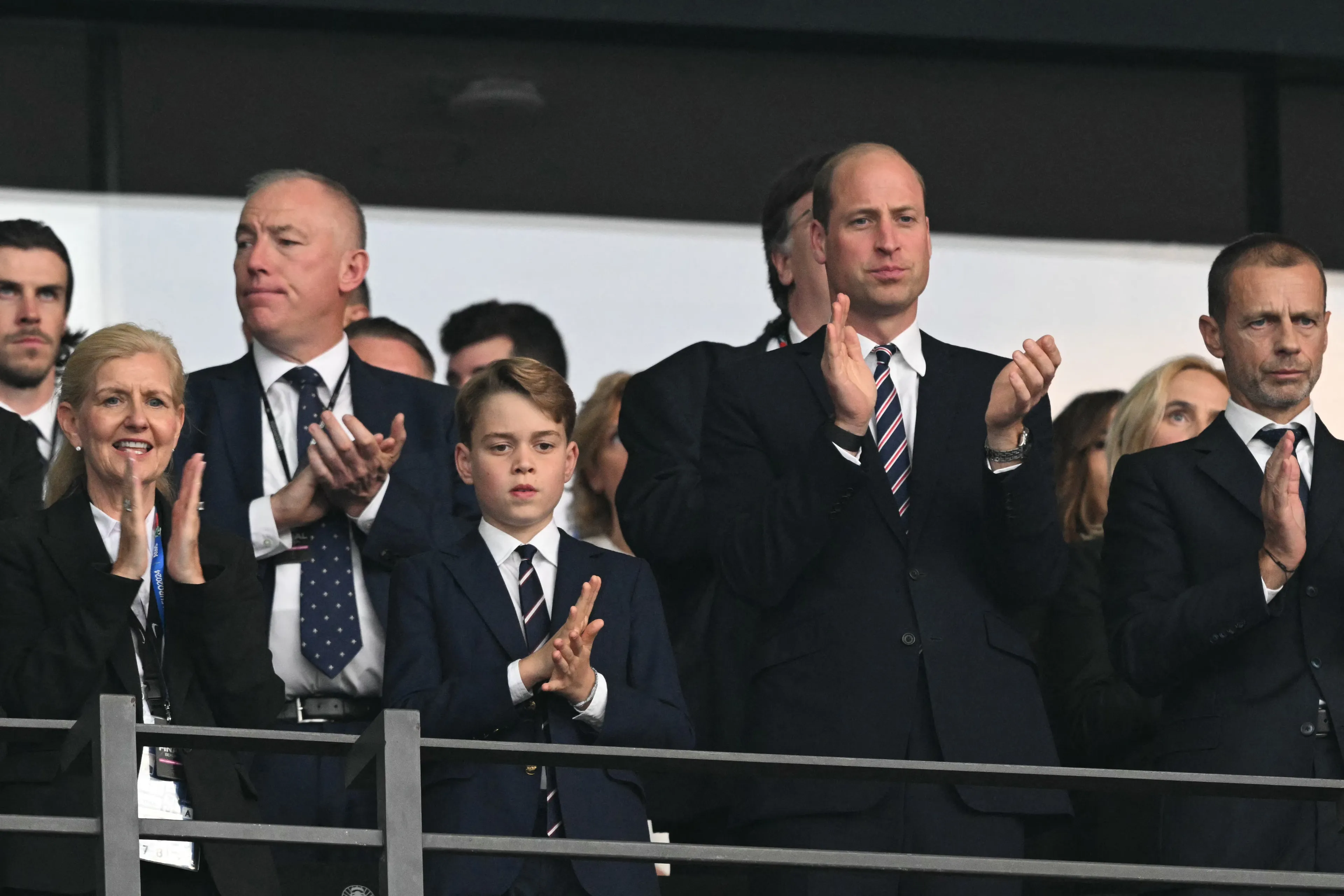 Prins William samen met prins George bij een voetbalwedstrijd (2024).