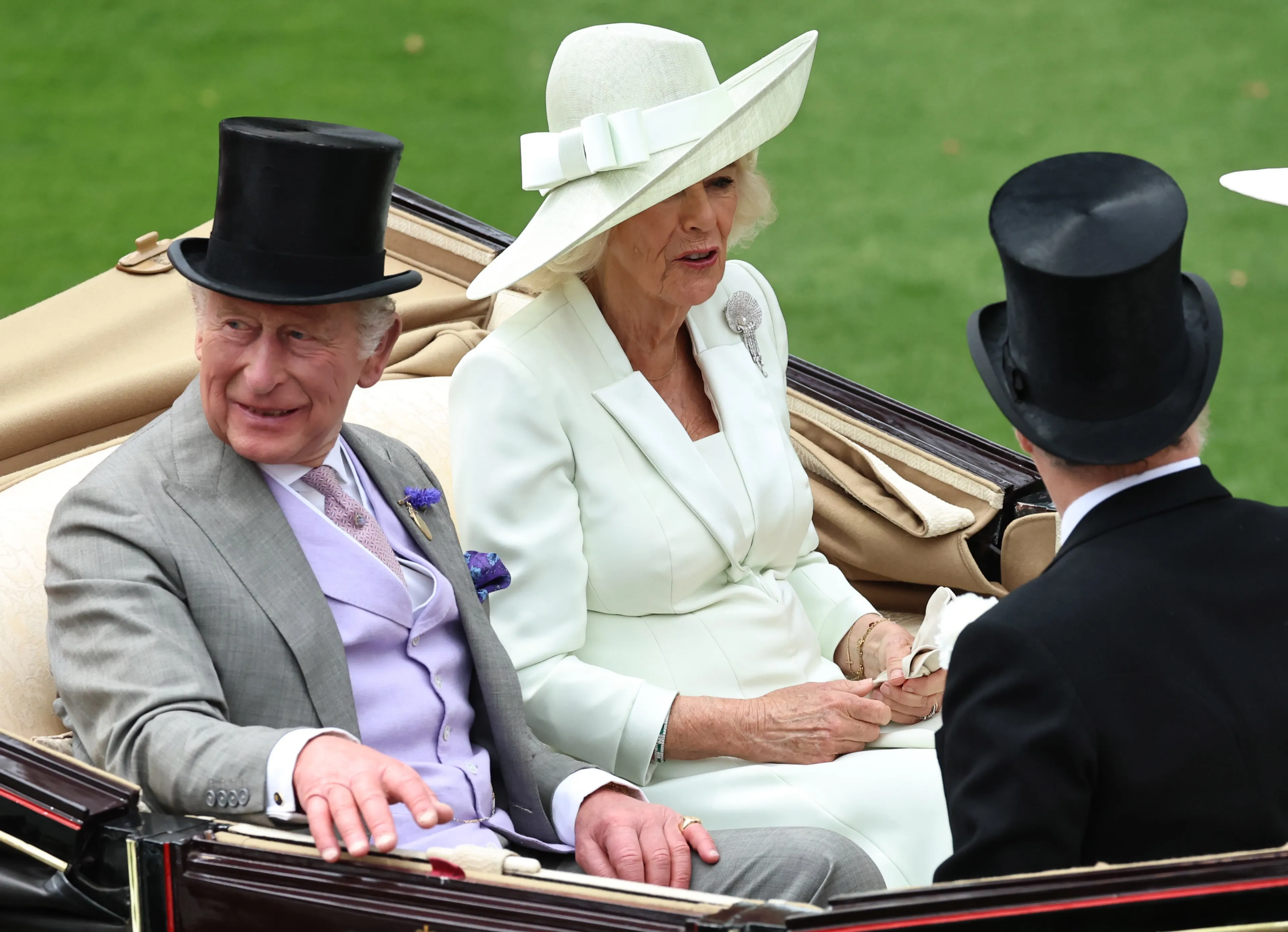 De koning en koningin op dag 3 van Royal Ascot.