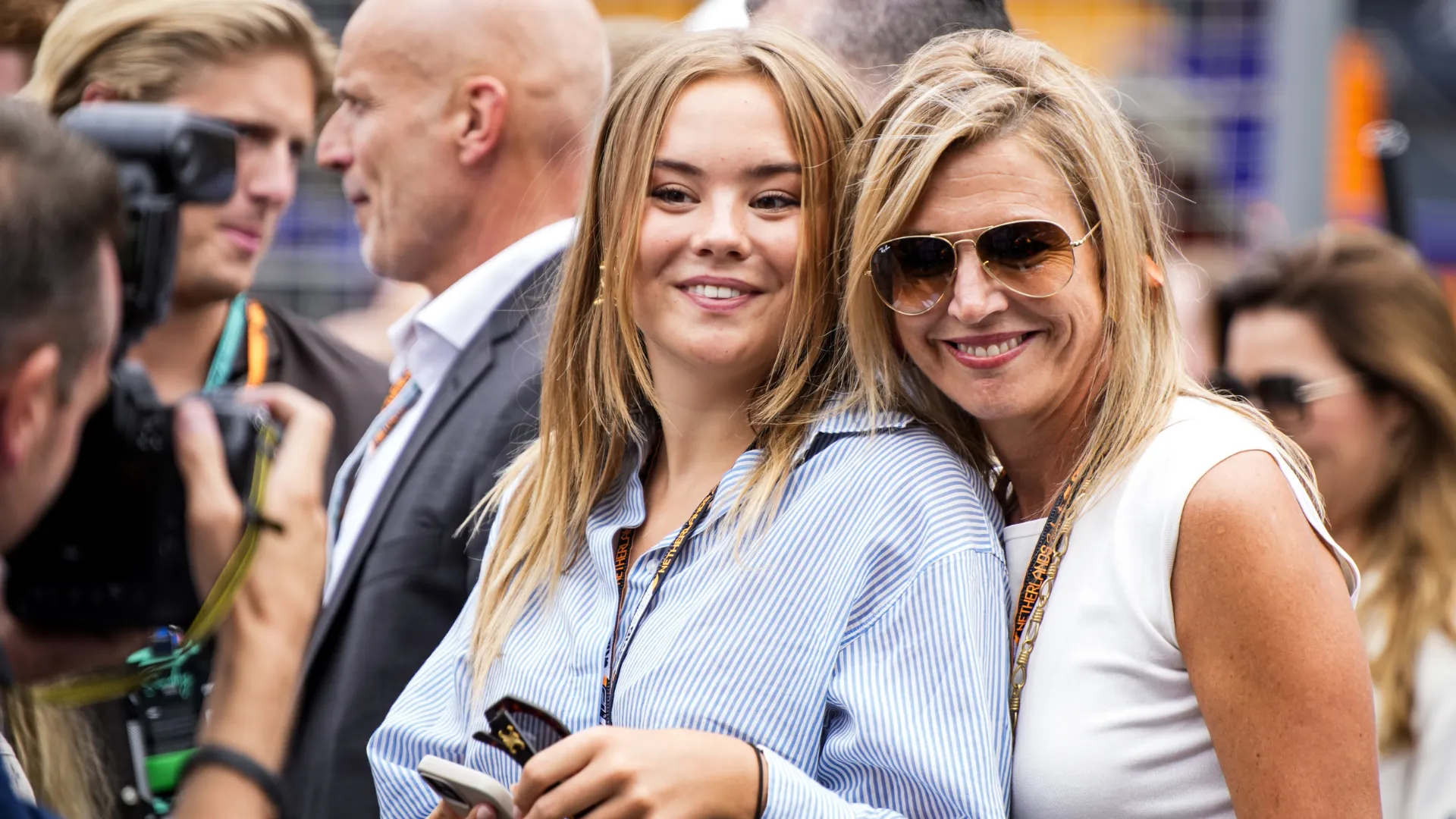 Prinses Ariane zwemt mee tijdens de Amsterdam City Swim - Blauw Bloed