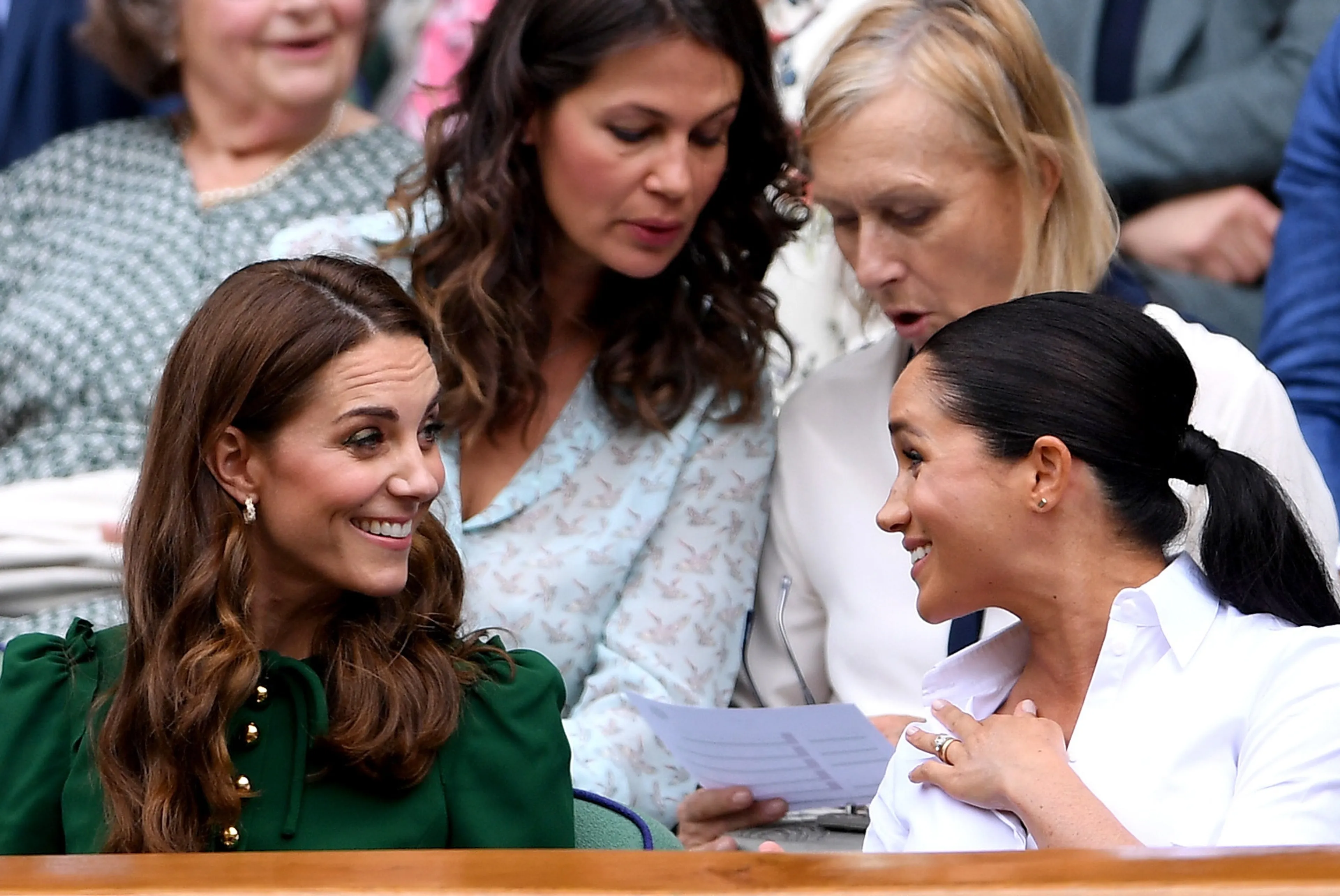 Samen met Meghan zat ze op de tribune.