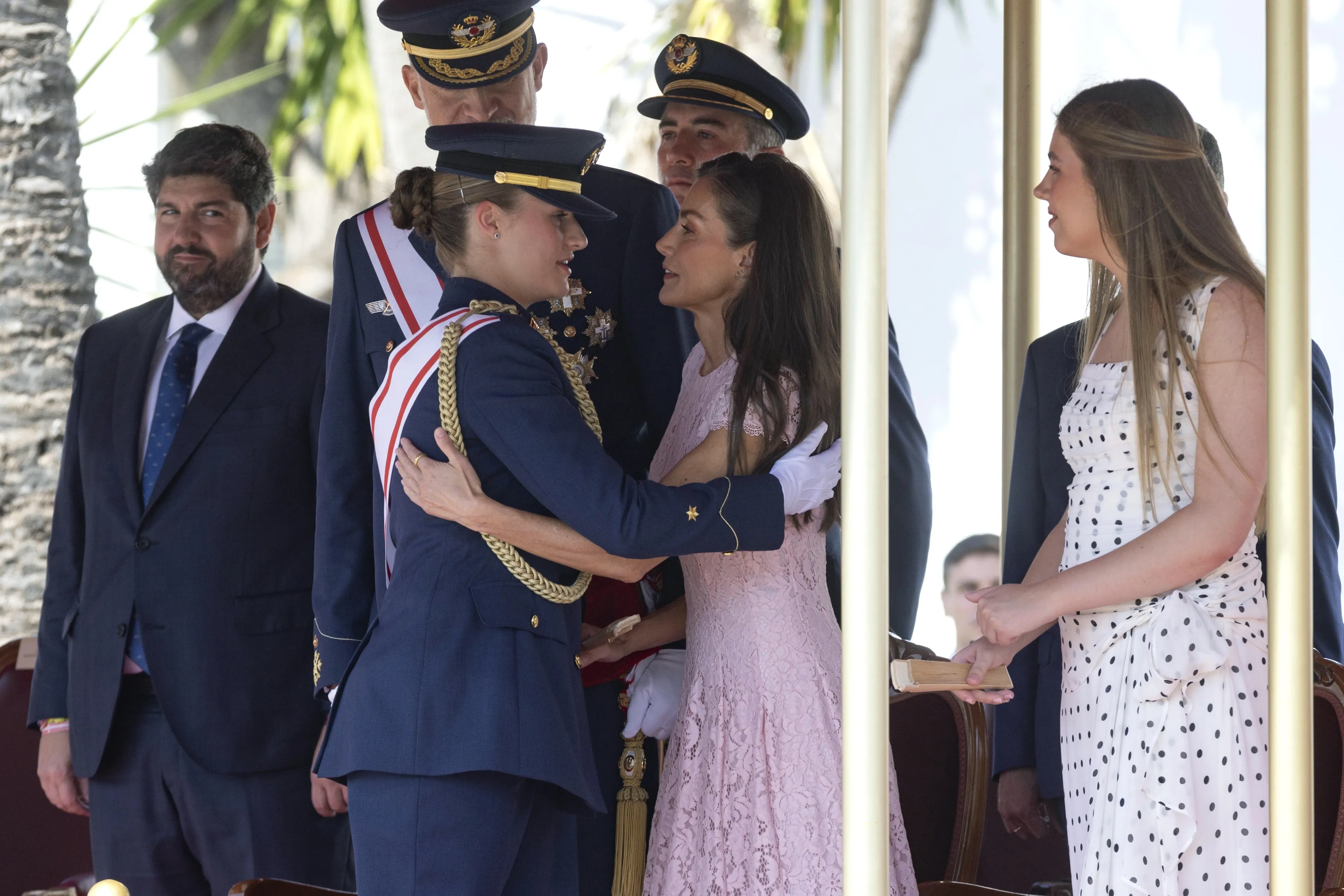 Na de ceremonie komt het gezin bijeen.