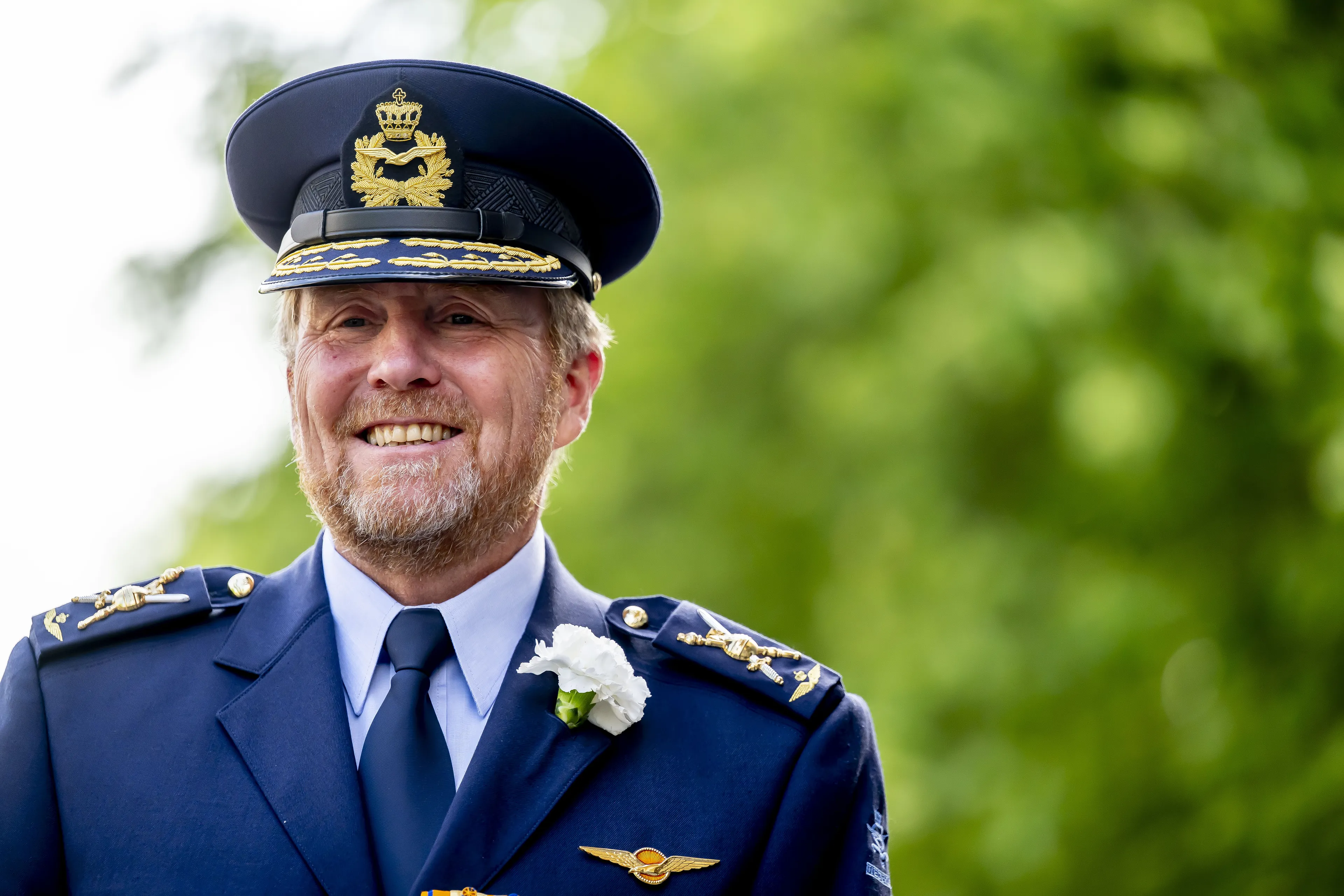 Koning Willem-Alexander en demissionair minister-president Dick Schoof wonen de eenentwintigste editie van Veteranendag bij (2025).