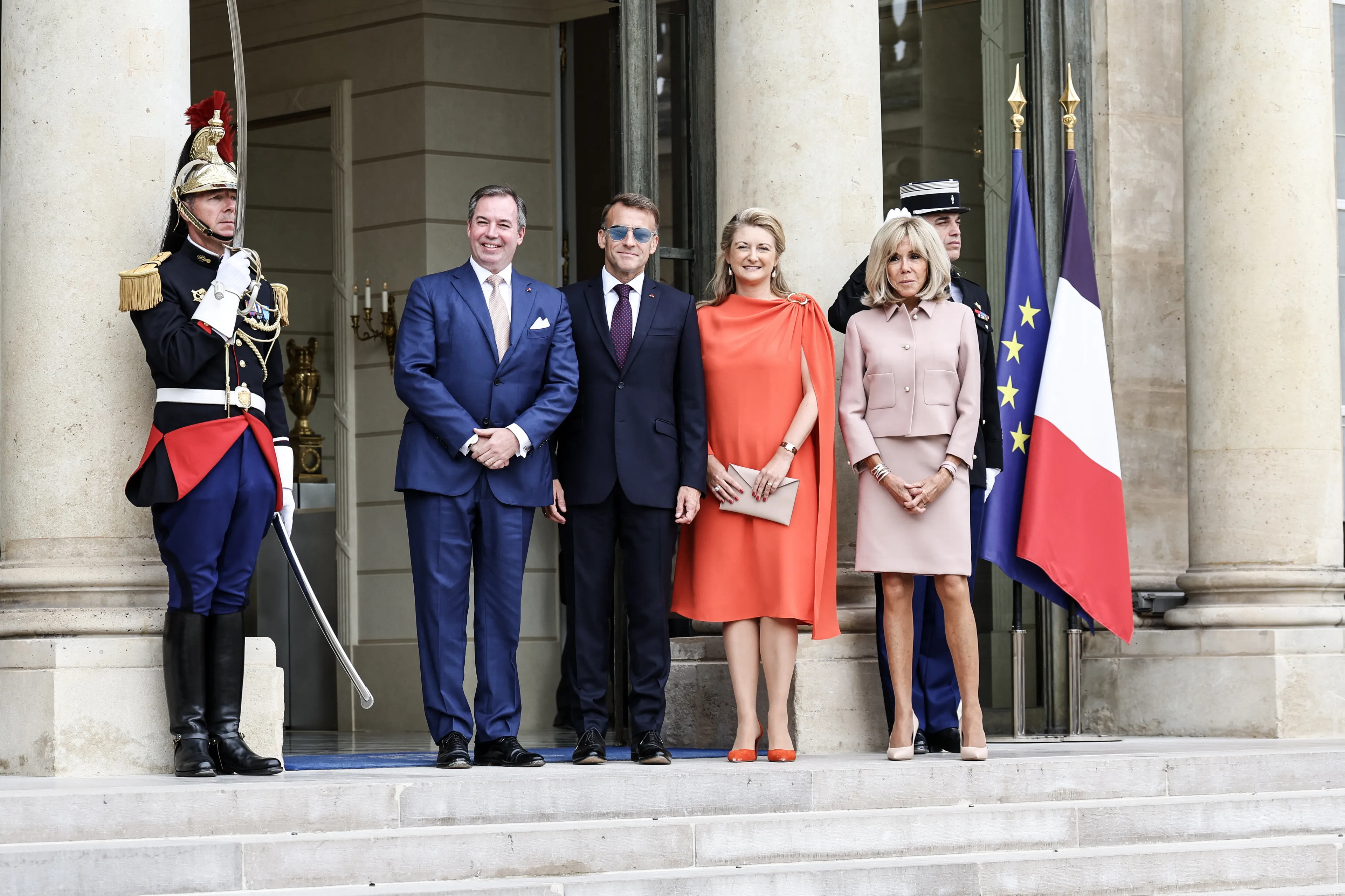 Een fotomoment op de trappen voor het paleis.