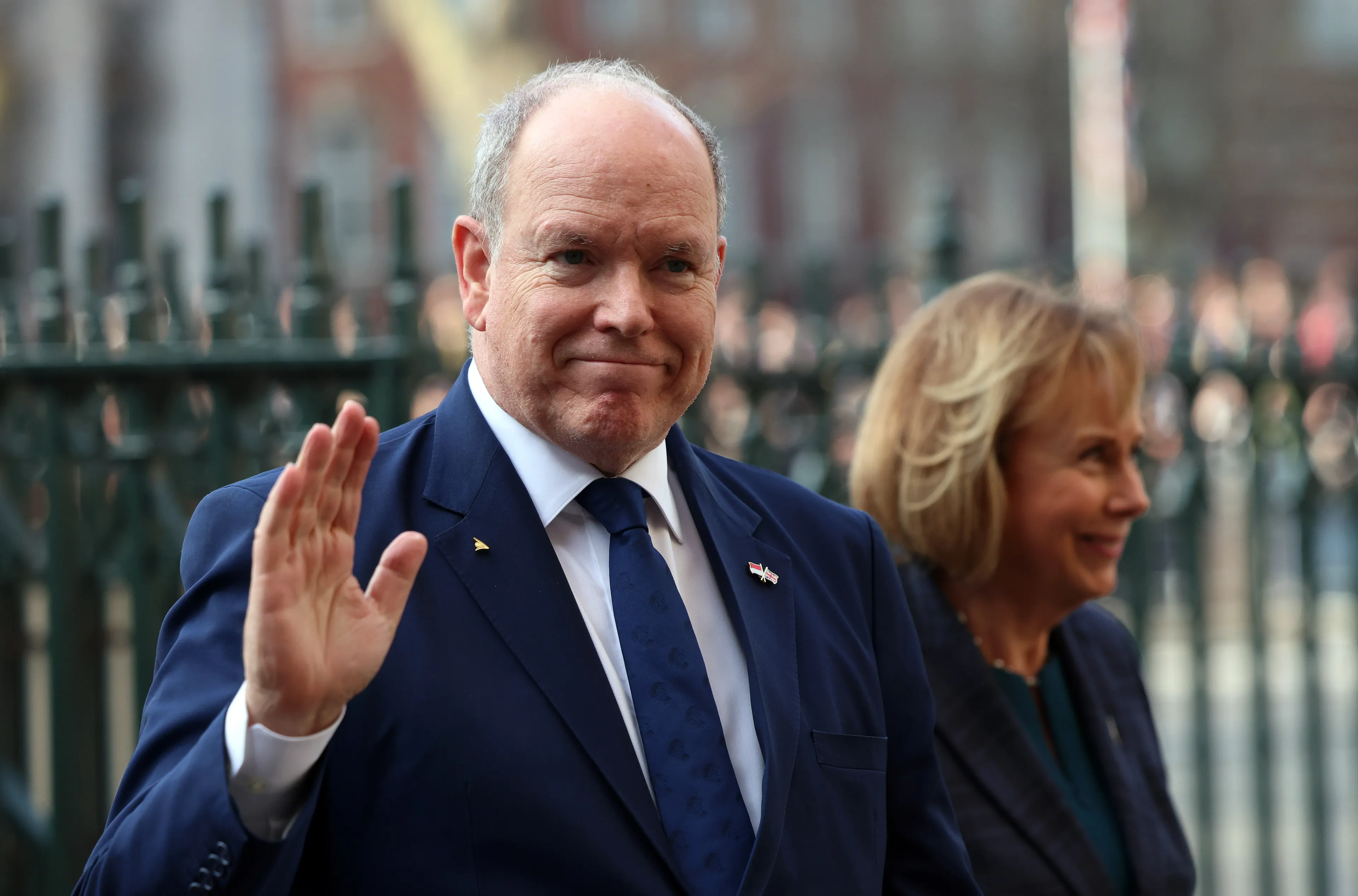 Prins Albert van Monaco arriveert bij de Westminster Abbey.
