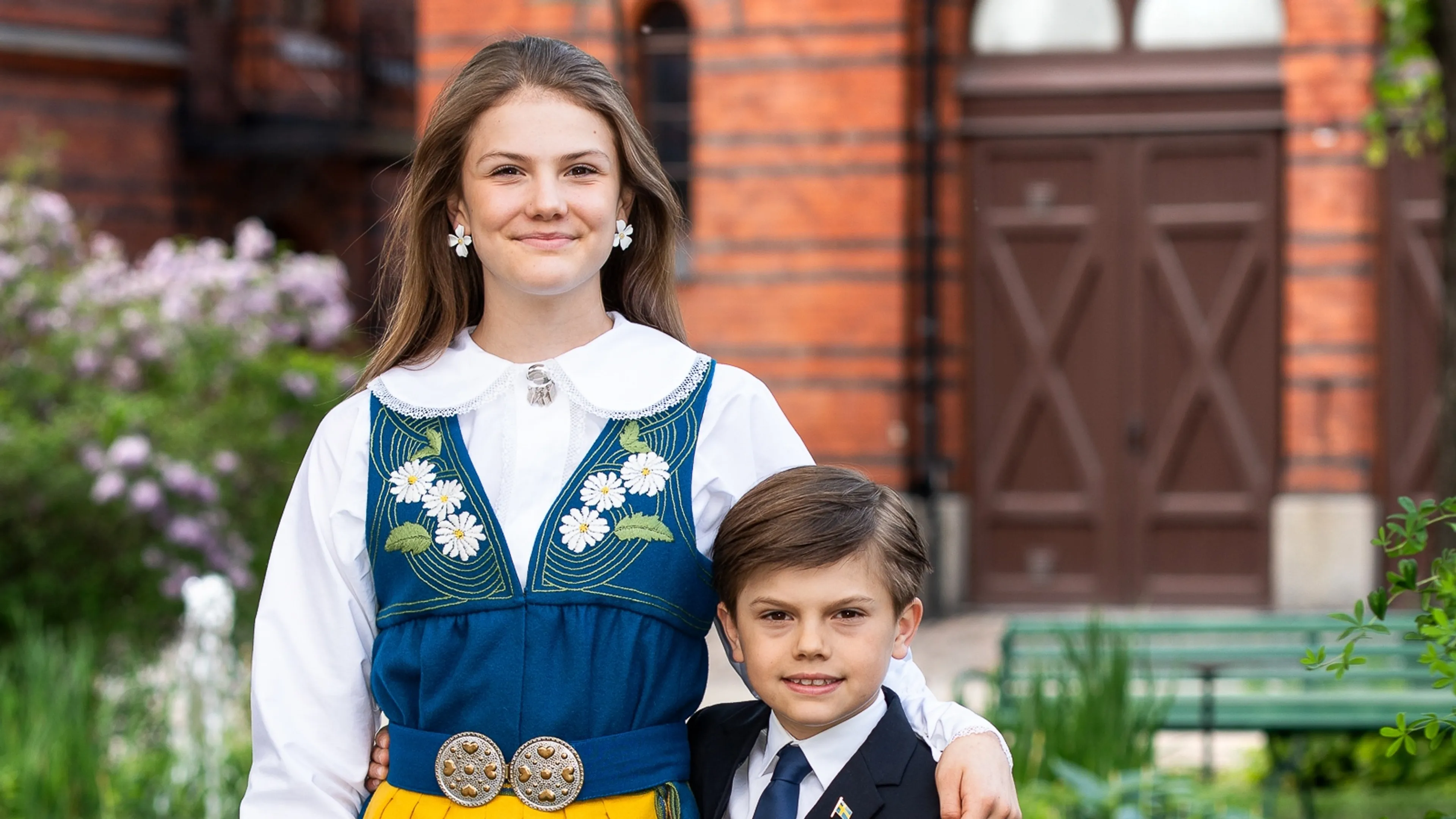 Hijs de Zweedse 'flagga': Zweedse royals vieren nationale feestdag!