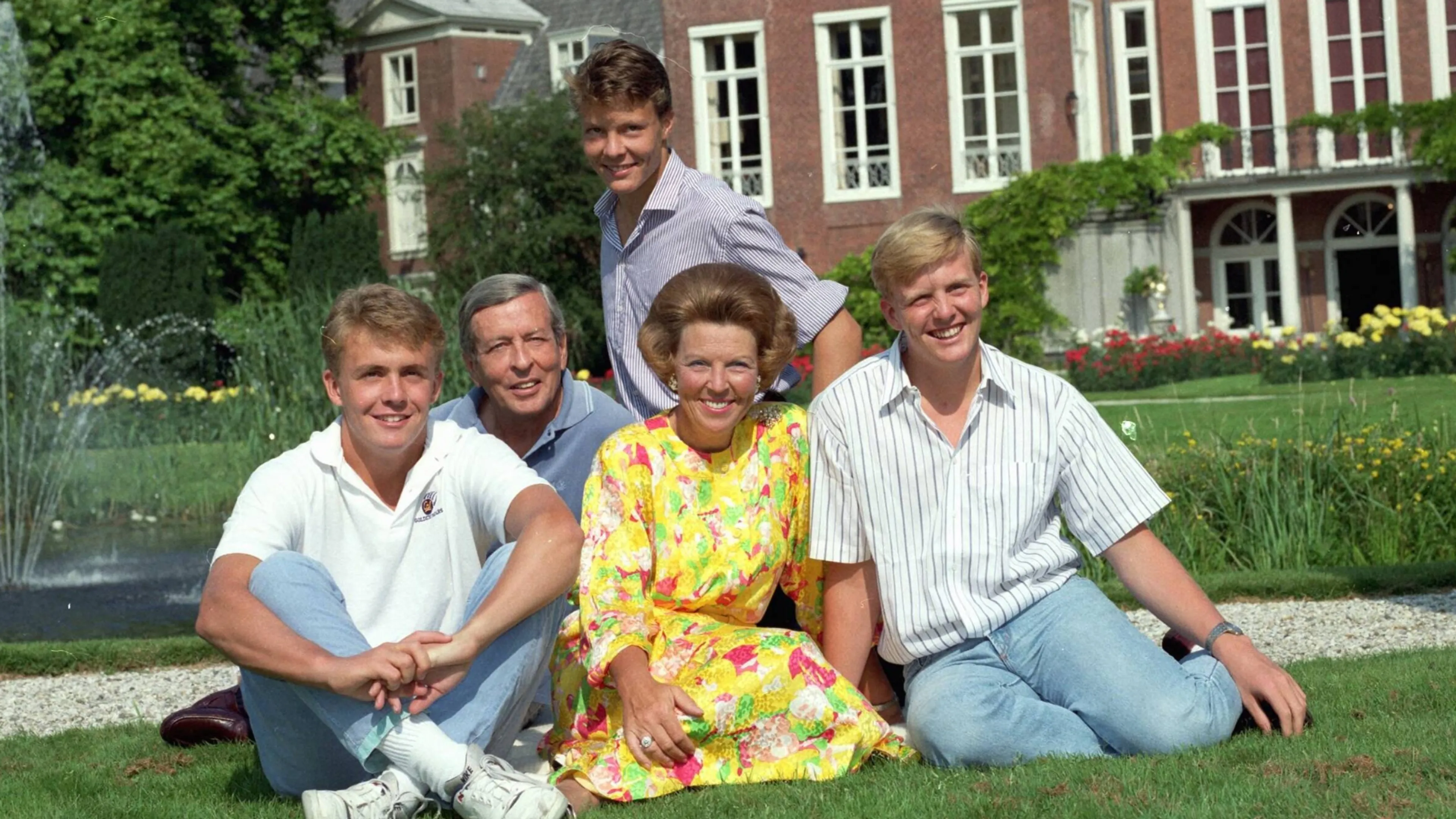 Een lieve terugblik: de leukste foto's van het gezin van prinses Beatrix en prins Claus