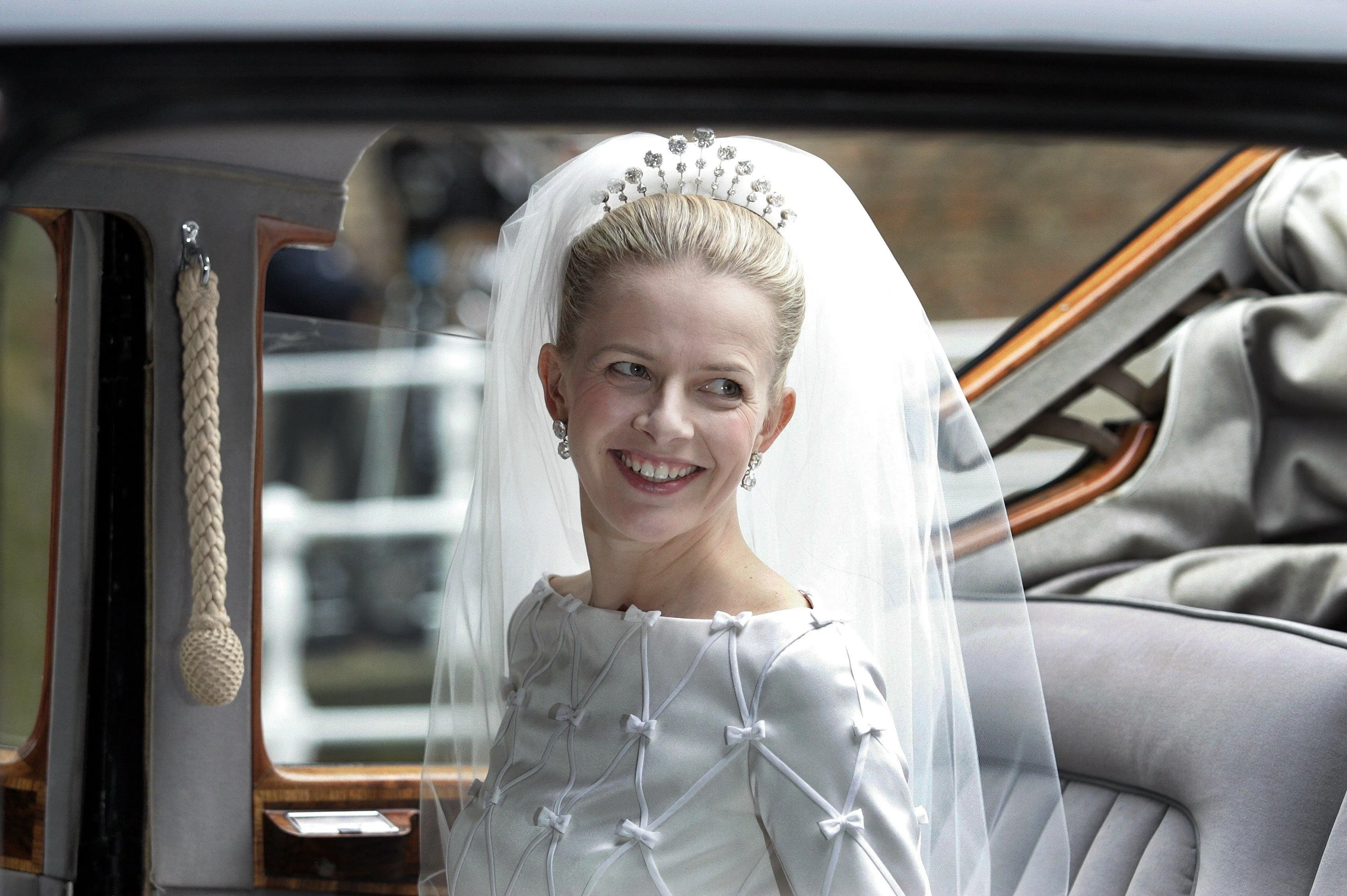 Mabel trouwt in 2004 met prins Friso.