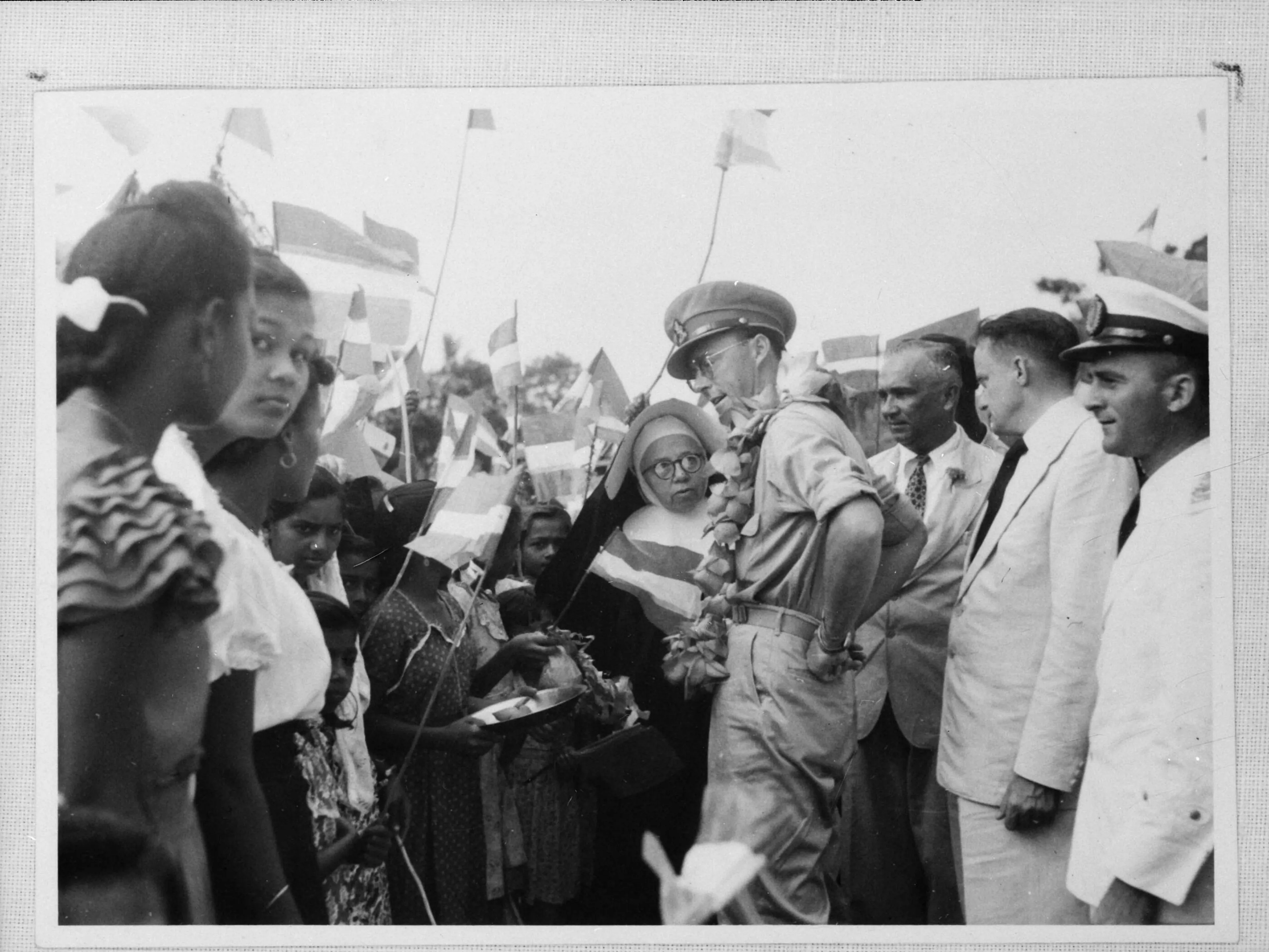 Prins Bernhard in Suriname (1950).