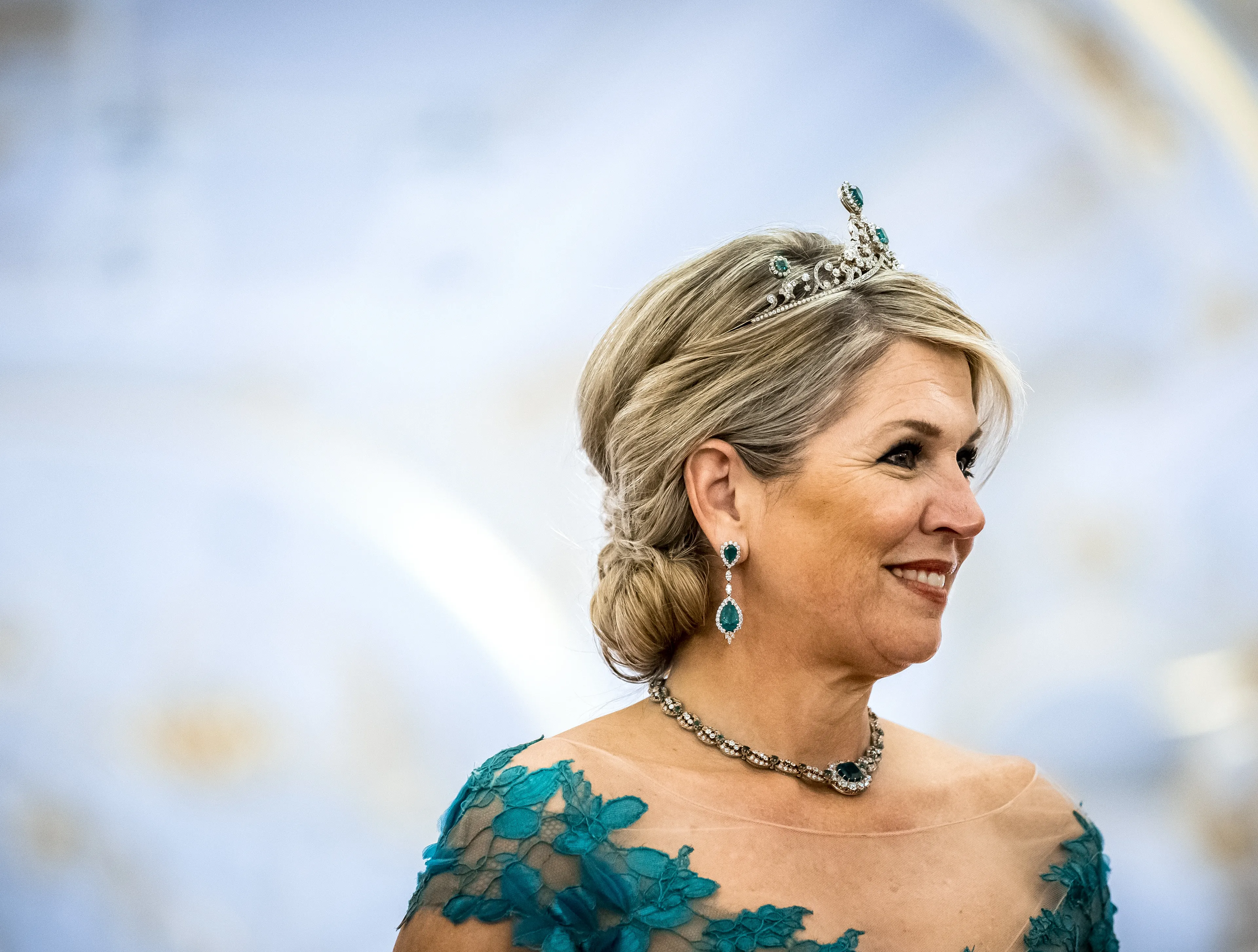 Voor de kapsels voor staatsbanketten wordt er hulp ingeschakeld.