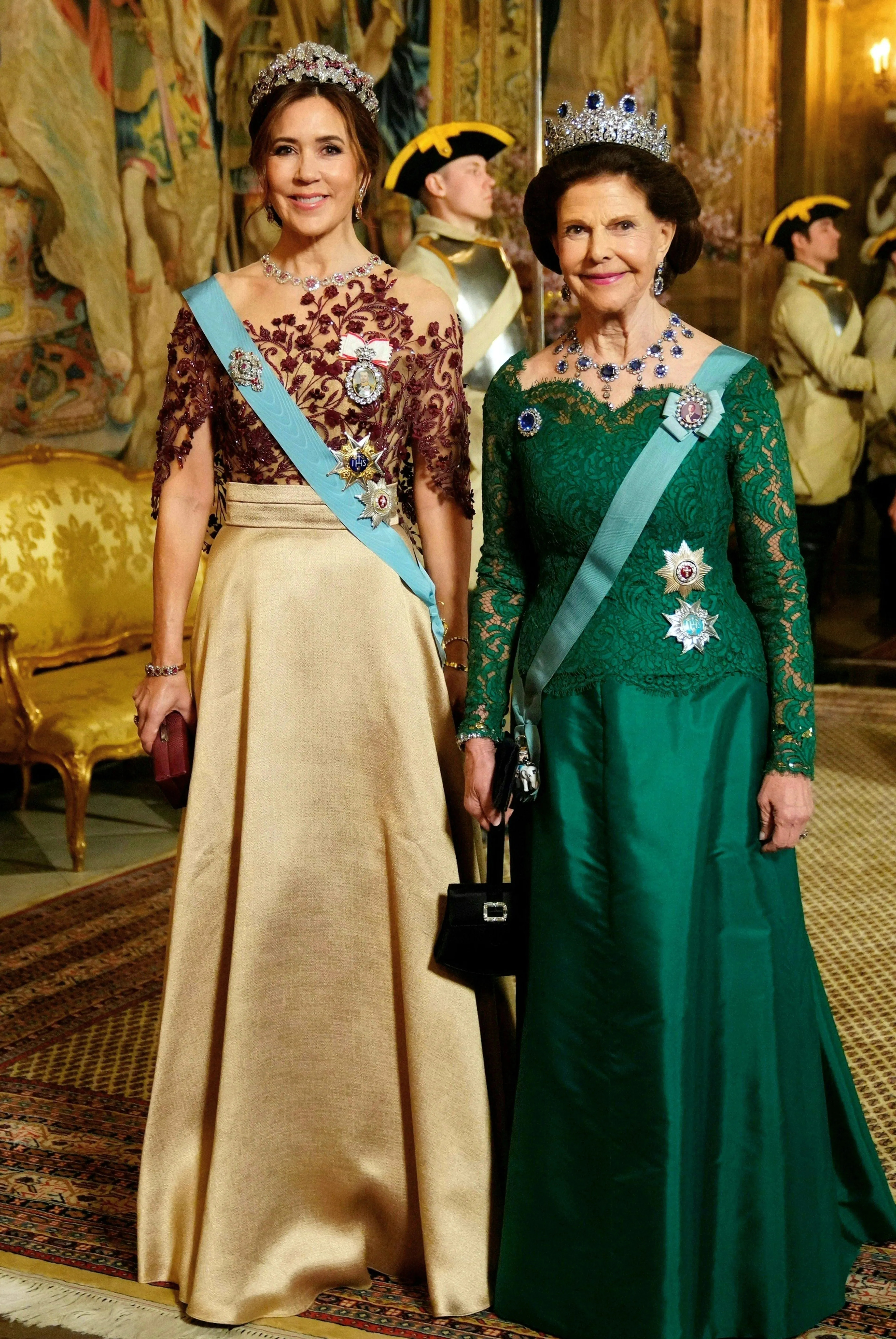 Koningin Silvia samen met koningin Mary van Denemarken (2024).
