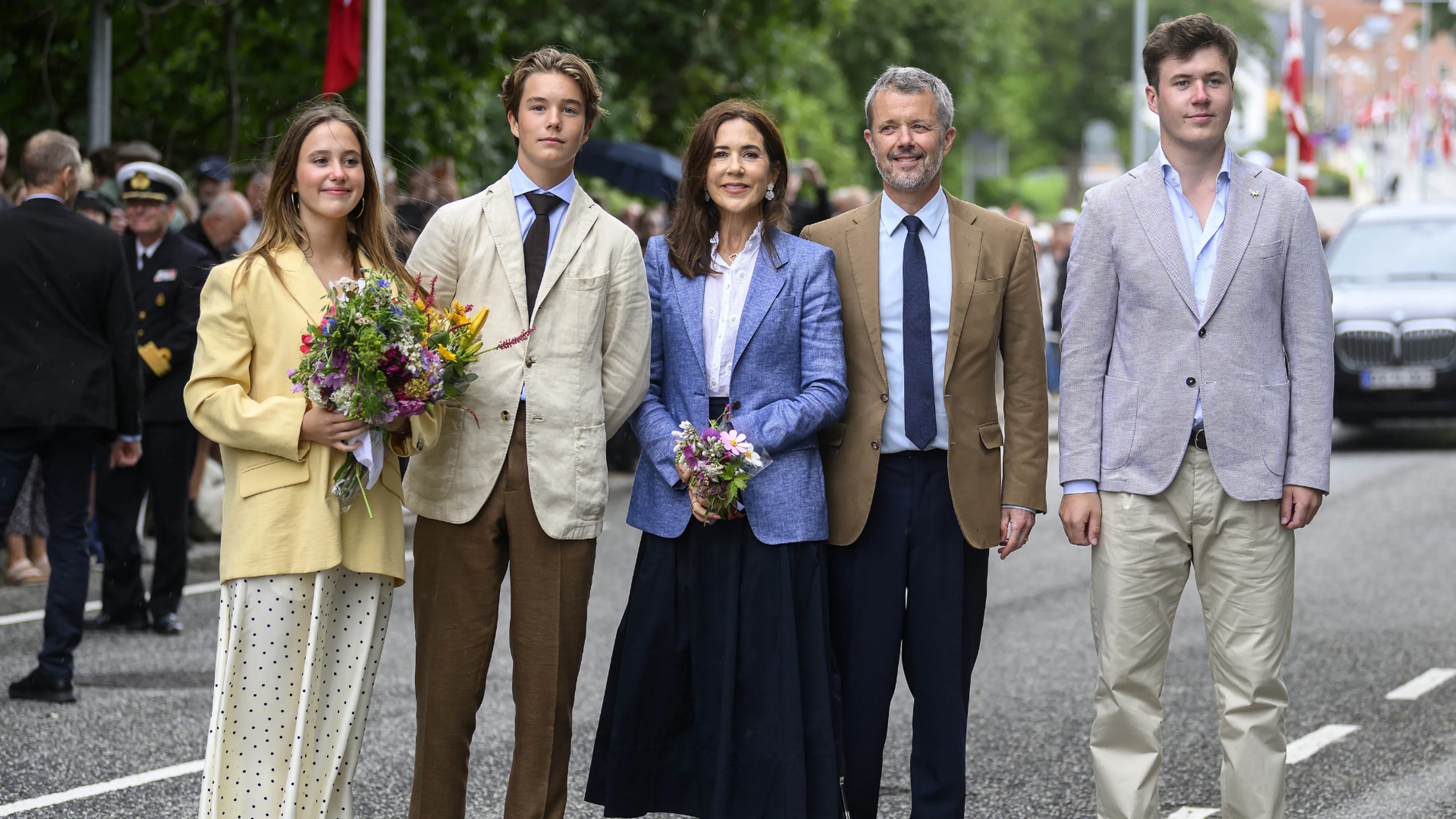 Deense koninklijke familie arriveert bij Gråsten Slot voor de zomer