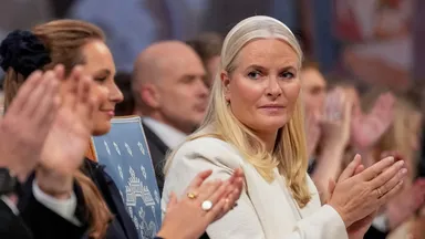 Kroonprinses Mette-Marit over contact met Epstein: 'Ik ben gemanipuleerd en bedrogen'