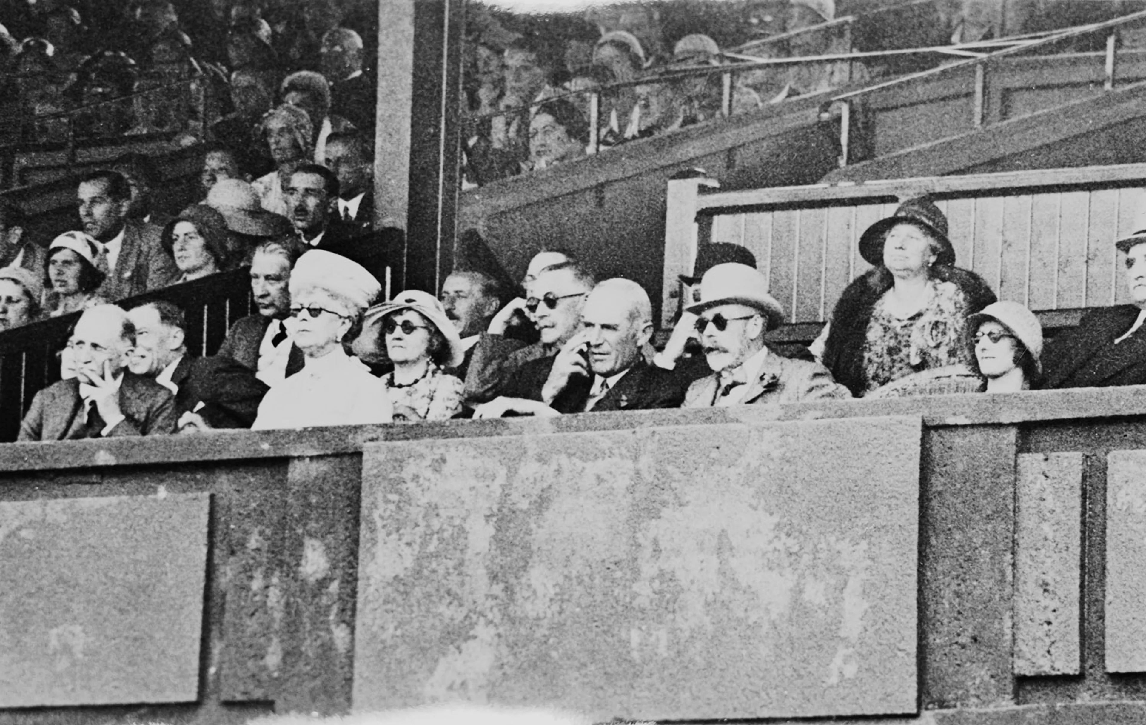 Koninklijke belangstelling voor de wedstrijd, de foto komt uit 1931.