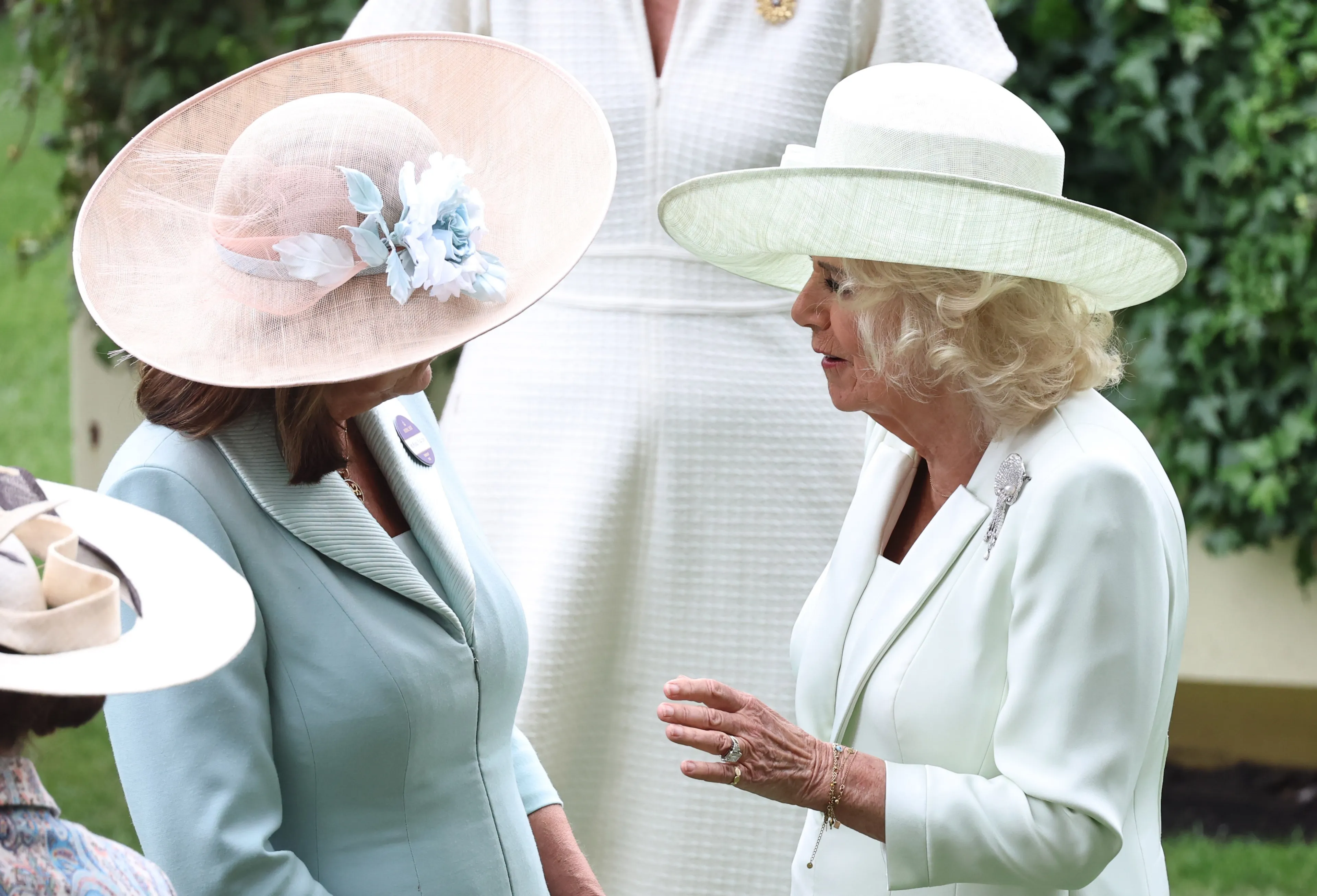 Leuk feitje: de jurk van Carole droeg zij op de bruiloft van Harry en Meghan in 2018.