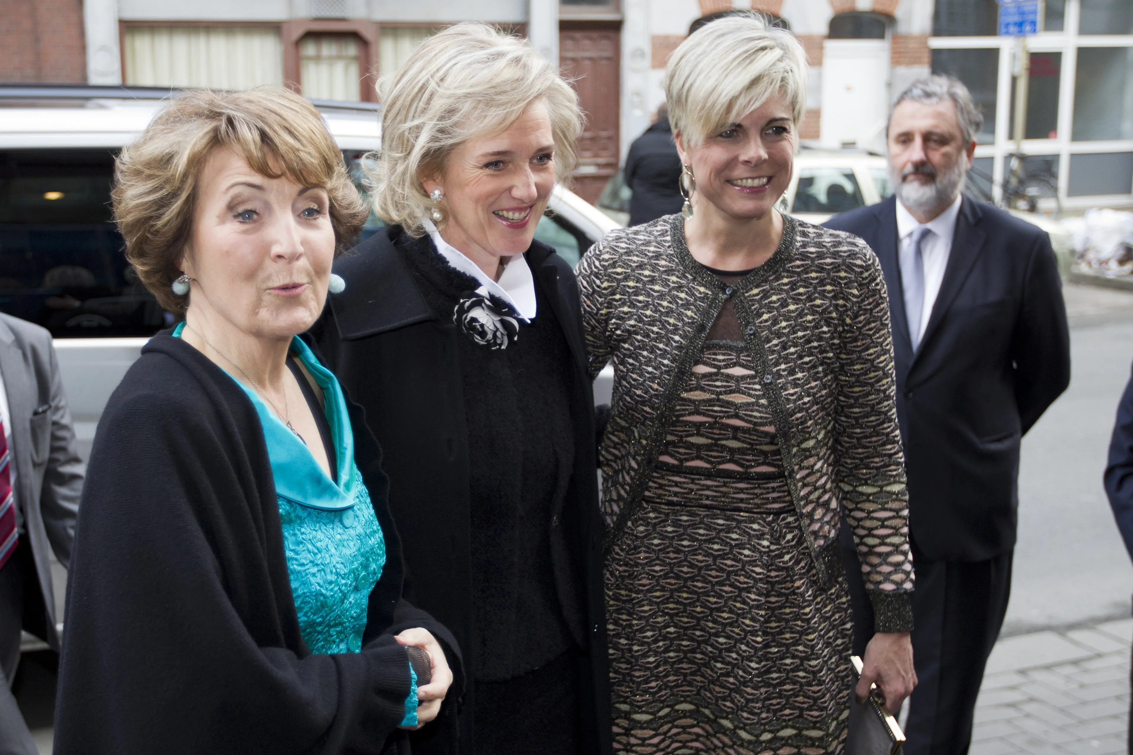Prinses Margriet, prinses Astrid van België en prinses Laurentien arriveren bij de uitreiking van de Prinses Margriet Award (2013).
