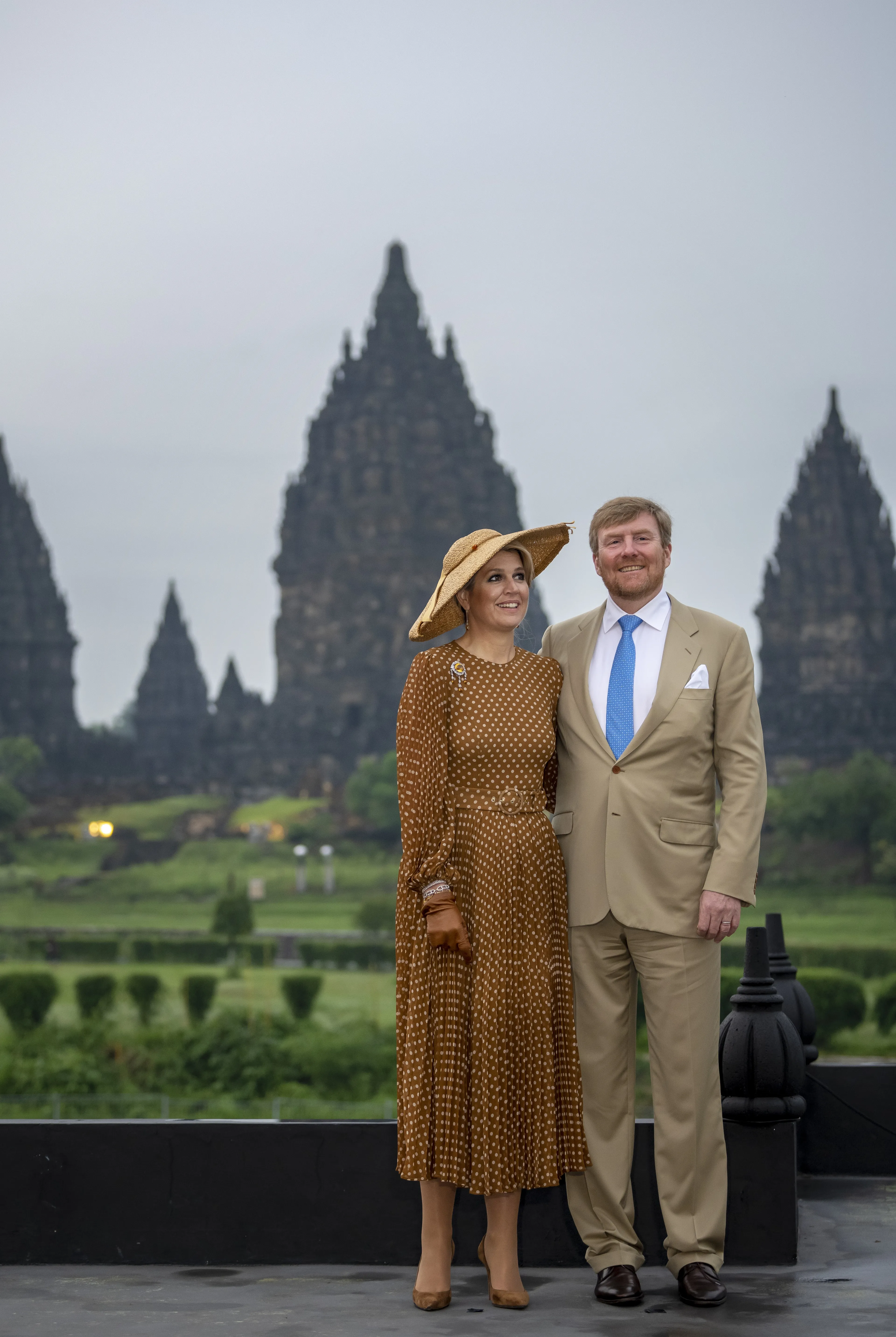 De okergele jurk met stippen in Indonesië (2020).