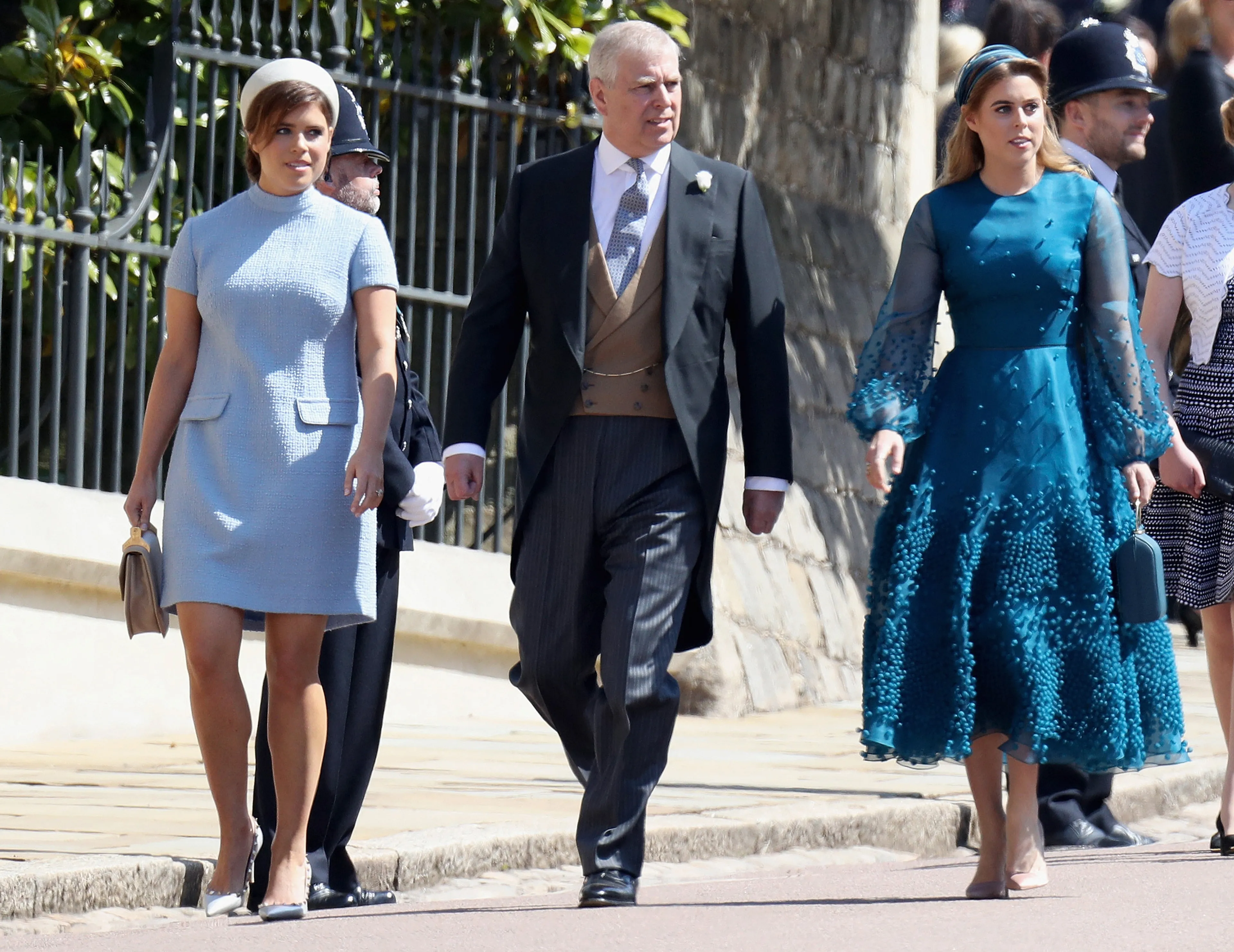 Andrew met zijn dochters prinses Beatrice en prinses Eugenie (2018).