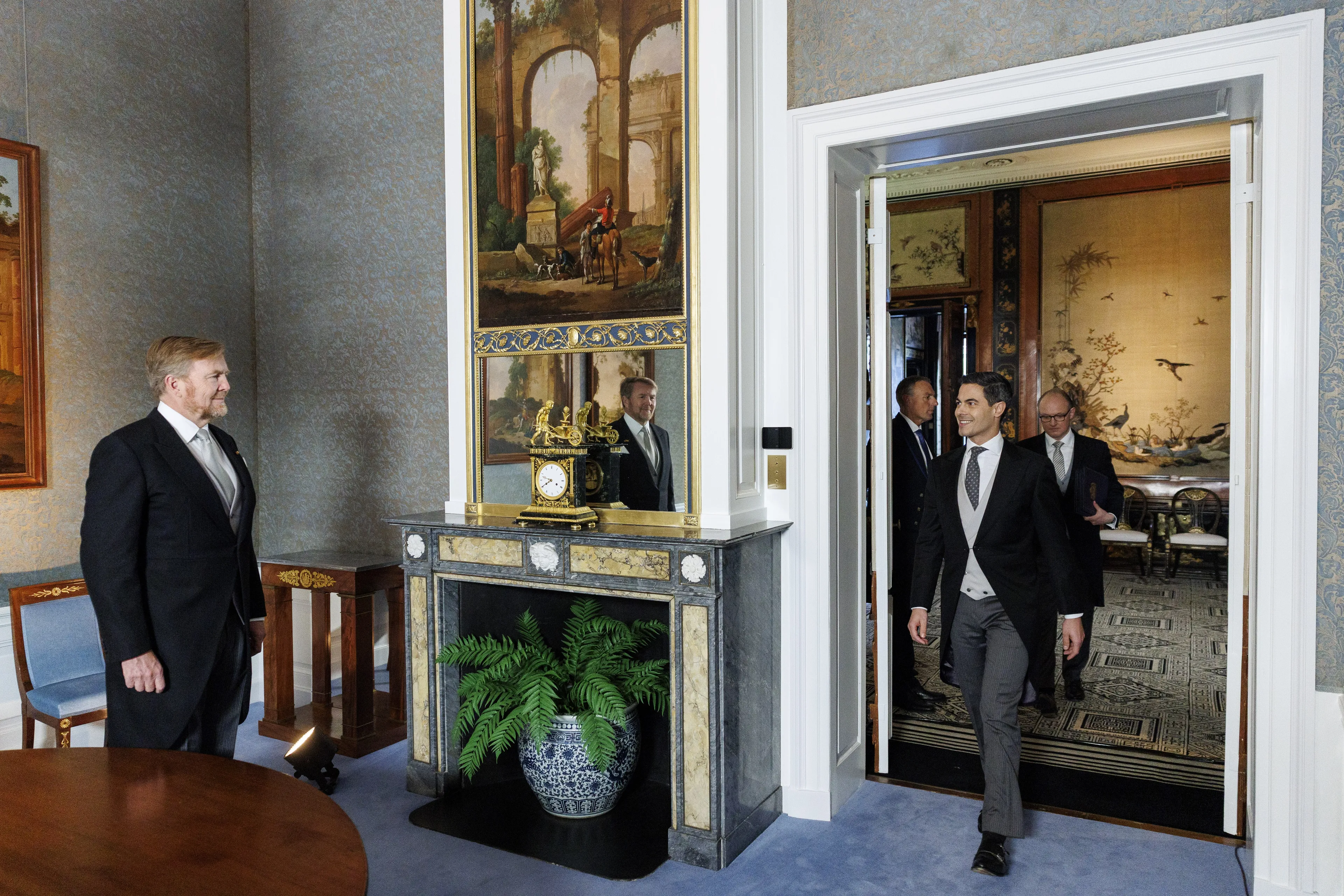 Koning Willem-Alexander ontvangt Rob Jetten op het paleis.