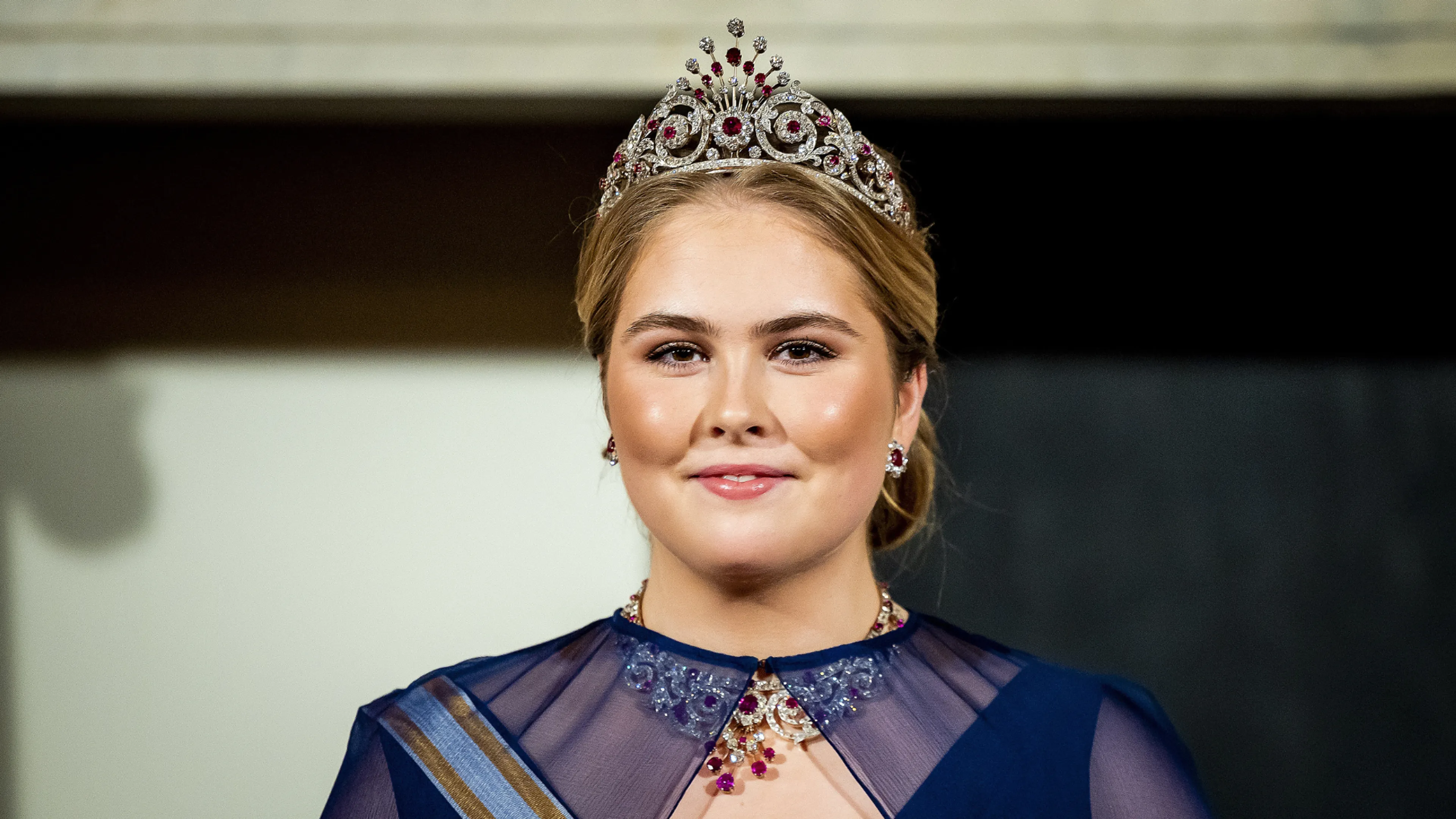 Prinses Amalia verricht vandaag haar eerste solo-optreden – zo gingen de andere Oranjes haar voor