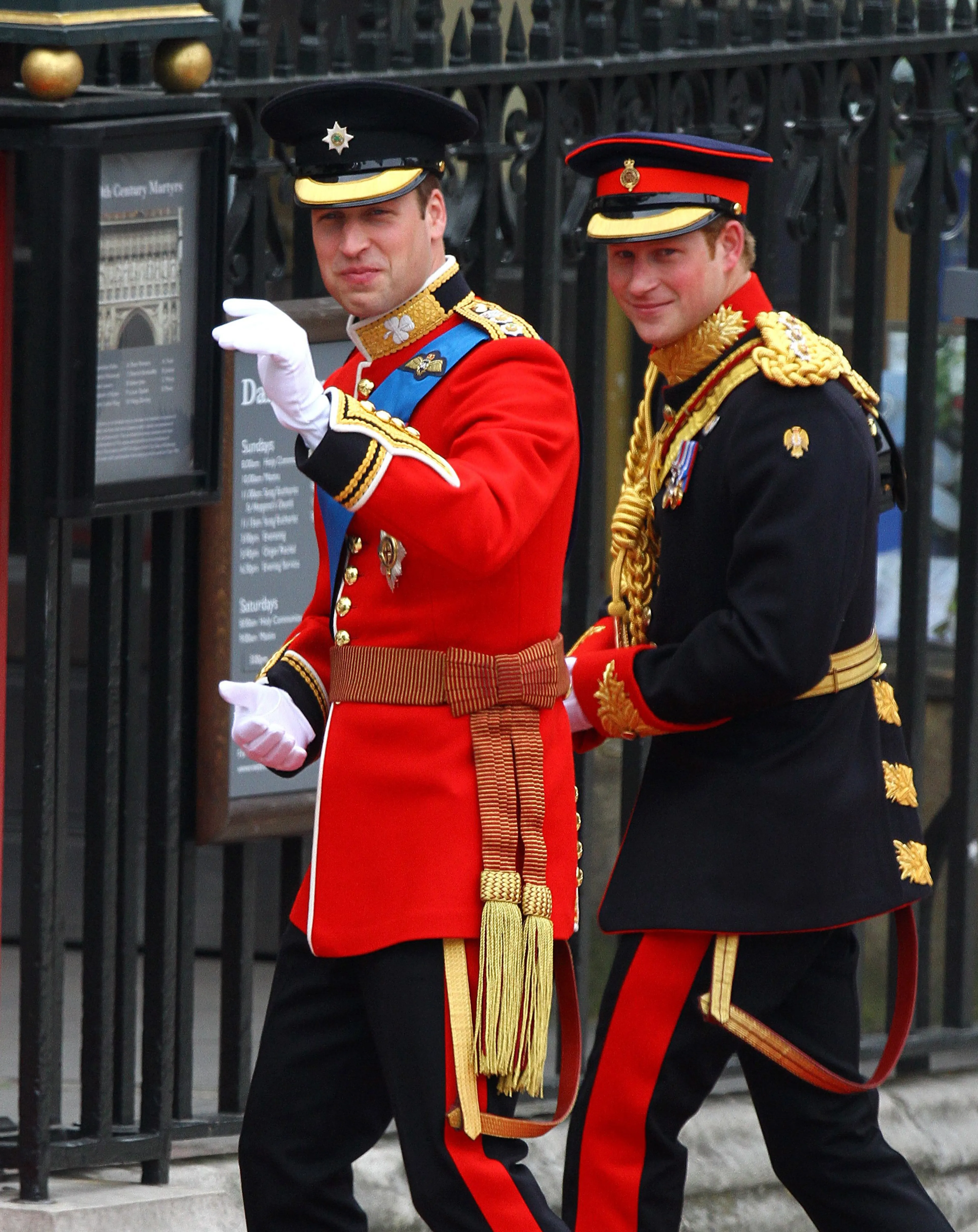 Harry is getuige op de bruiloft van zijn broer, en vice versa.