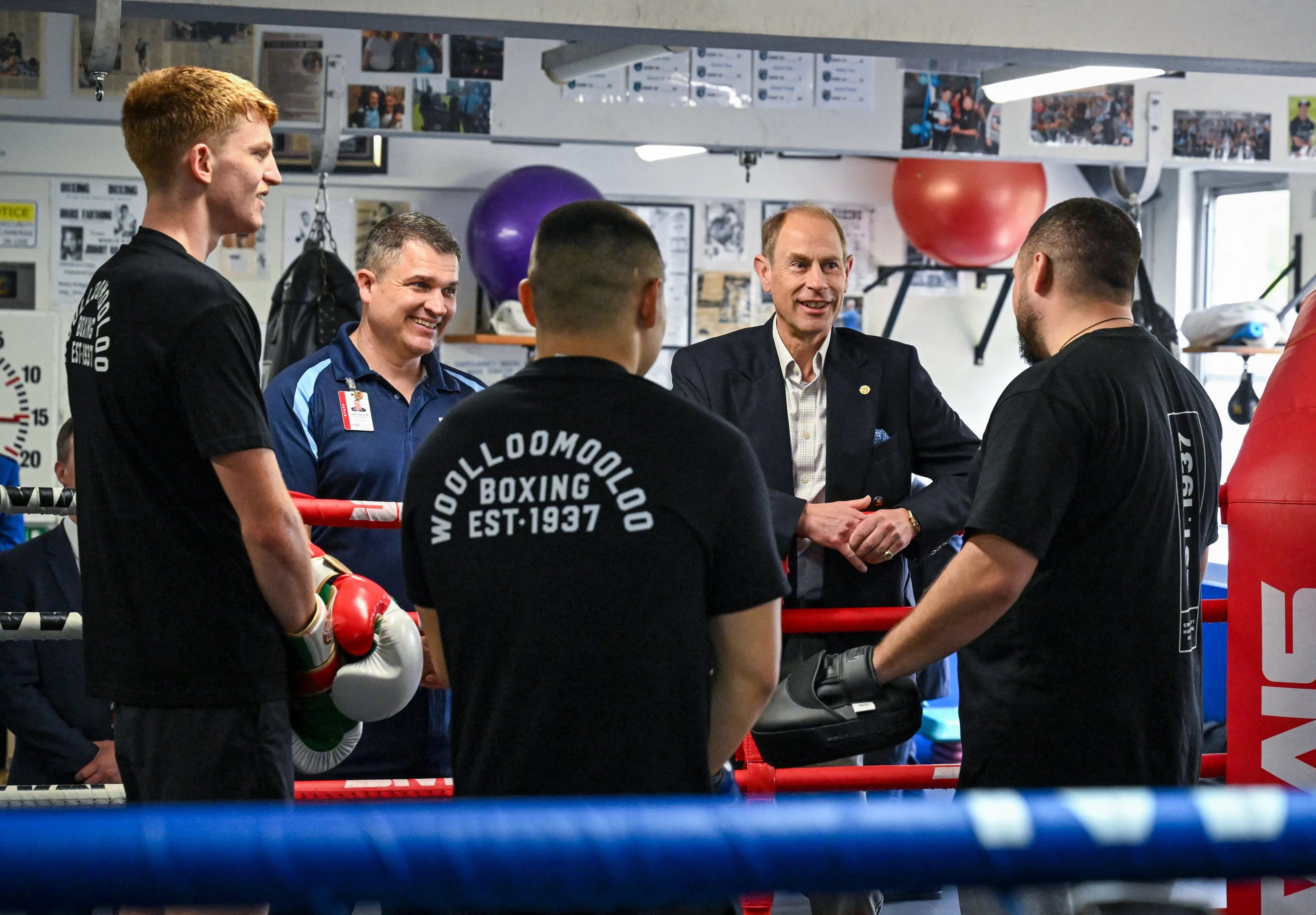Edward bij een boxprogramma voor jongeren in Sydney, Australië (2023).