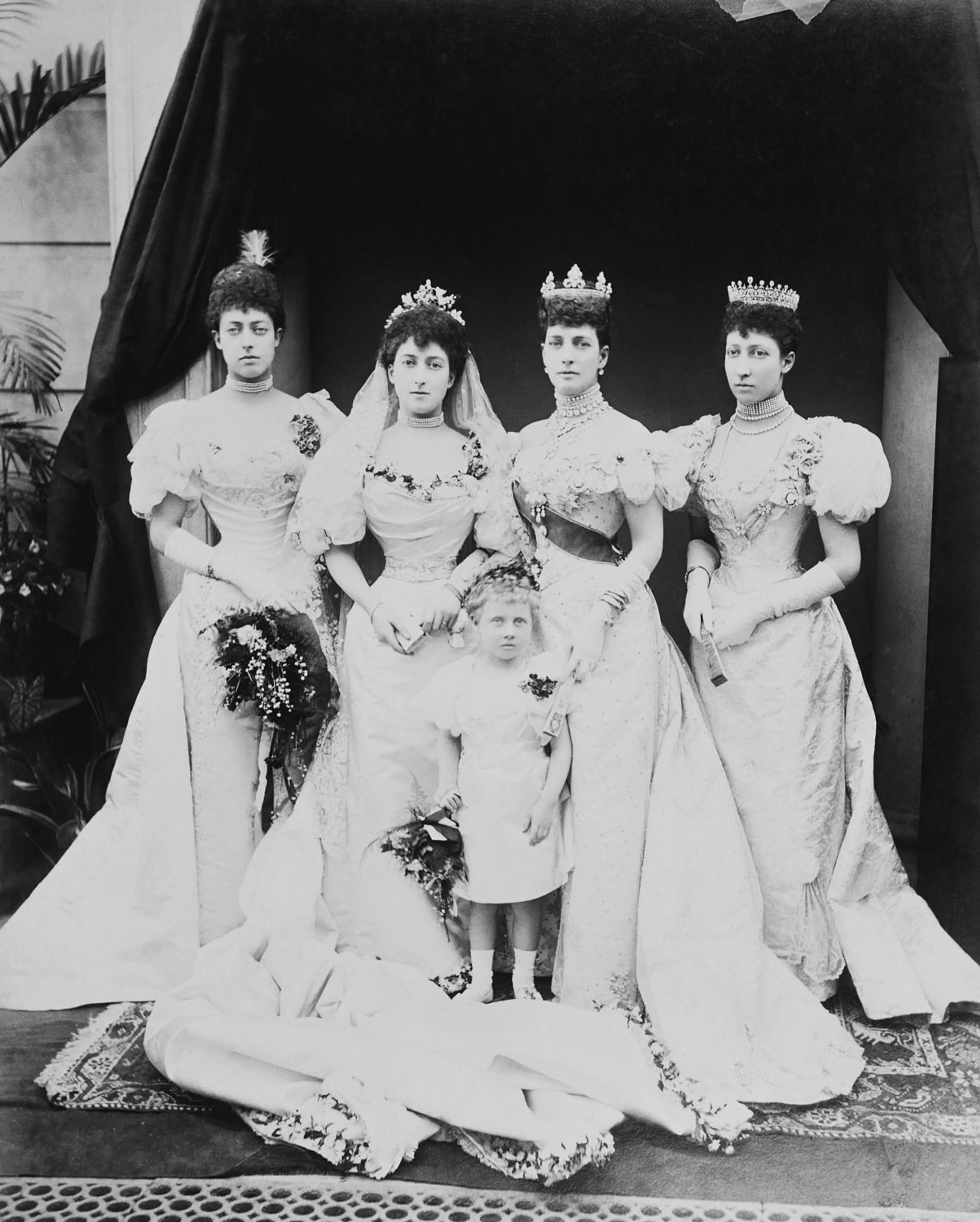 Koningin Alexandra met haar dochters (1896).