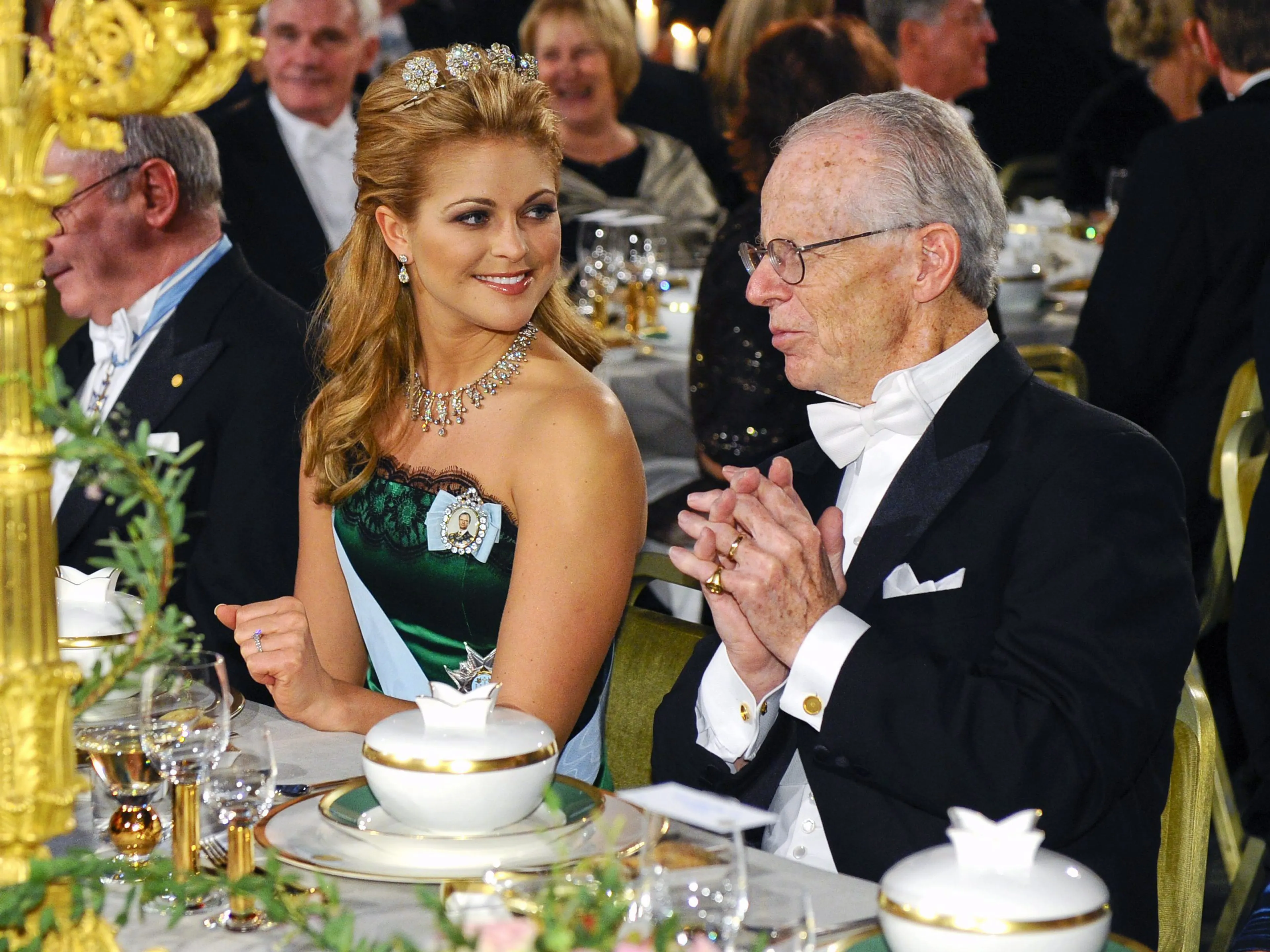 Prinses Madeleine draagt het diadeem als collier (2005).