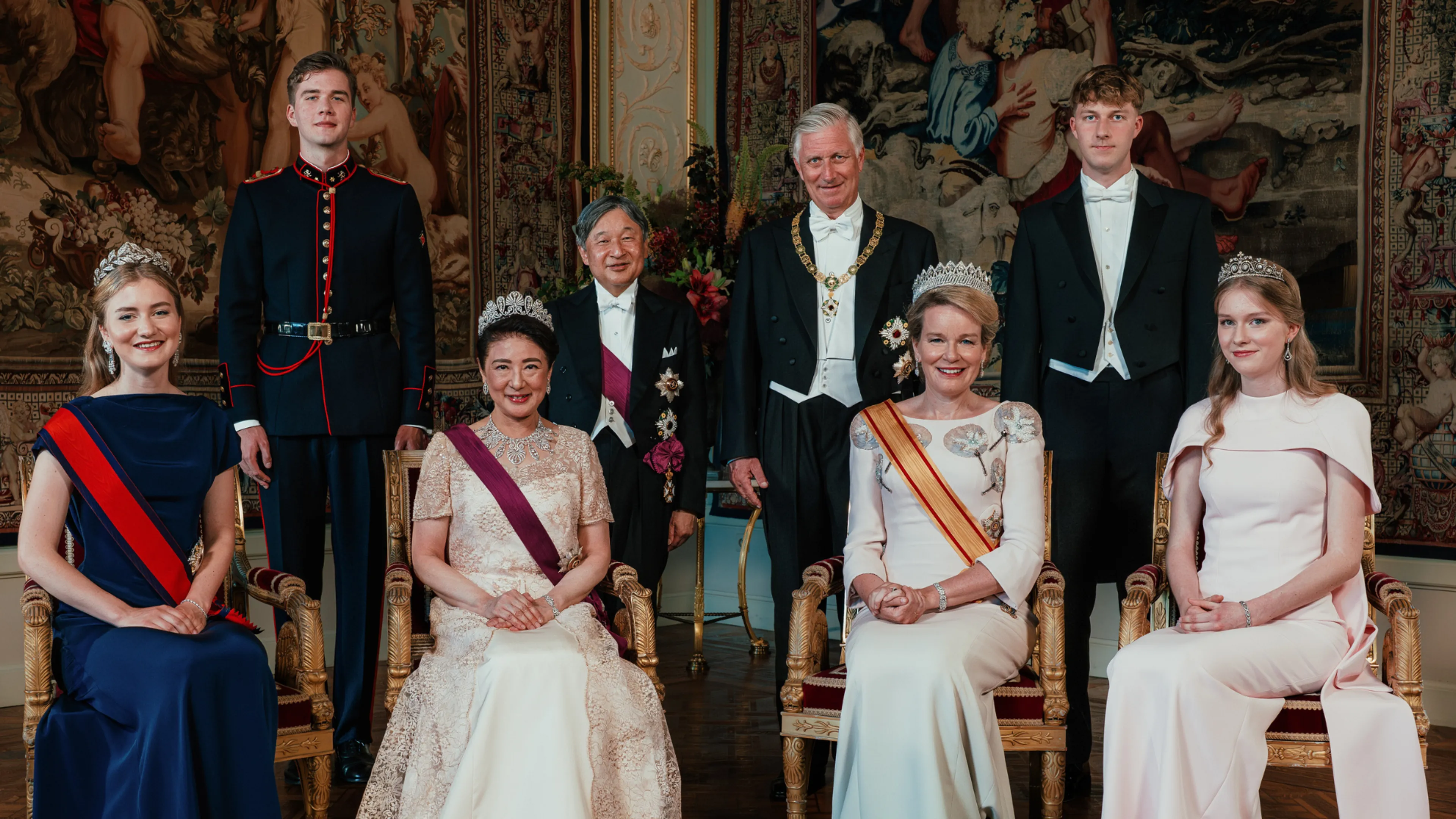 Prinsessen Elisabeth en Eléonore schitteren tijdens hun eerste staatsbanket