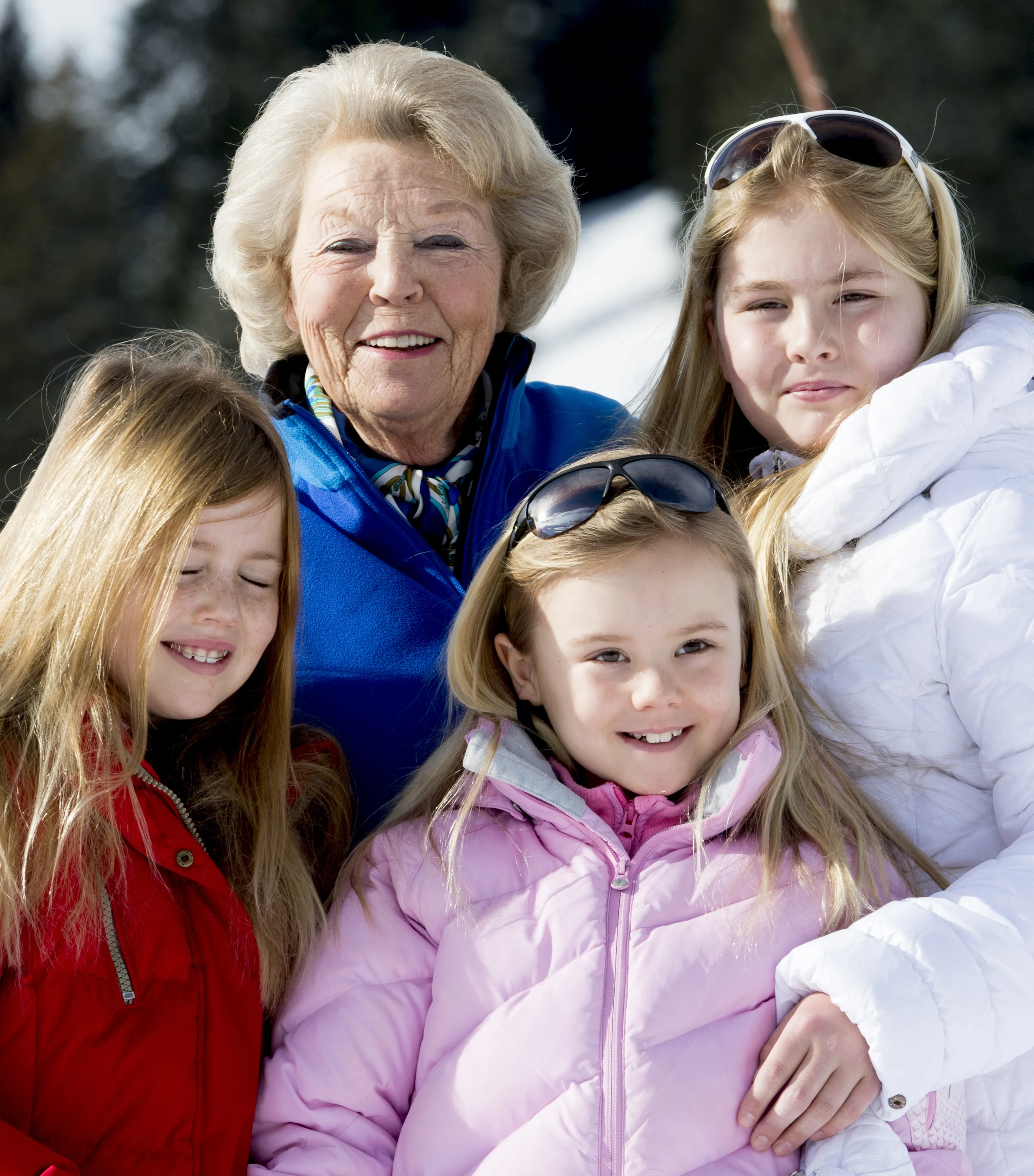 Een zoete foto van Beatrix prinses Ariane, prinses Amalia en prinses Alexia (2015).