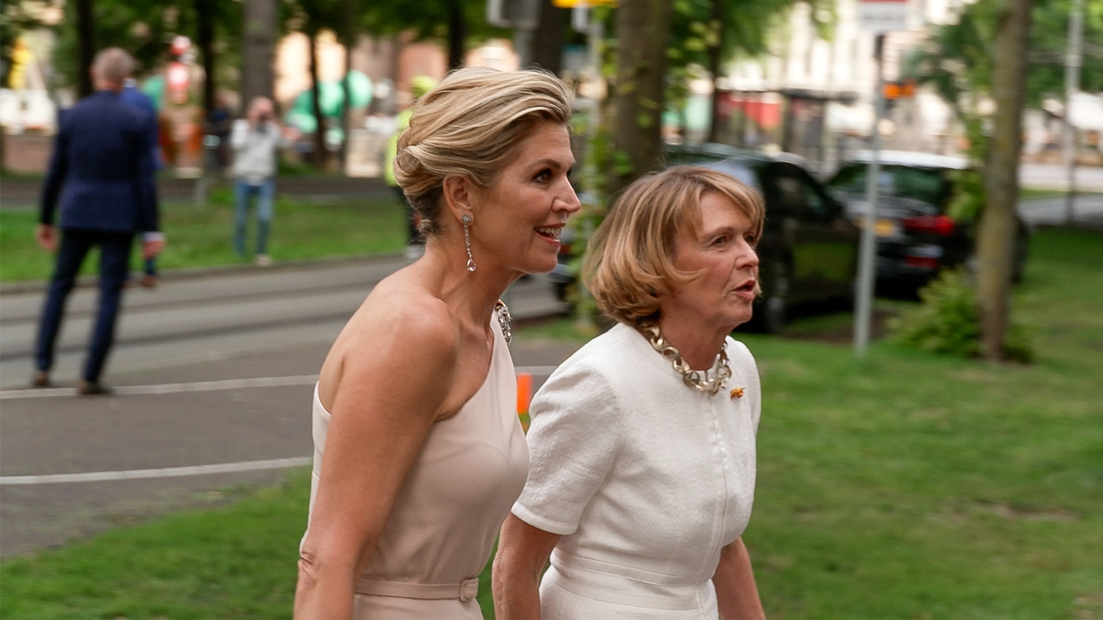 Koningin Máxima en de echtgenote van de bondspresident van Duitsland.