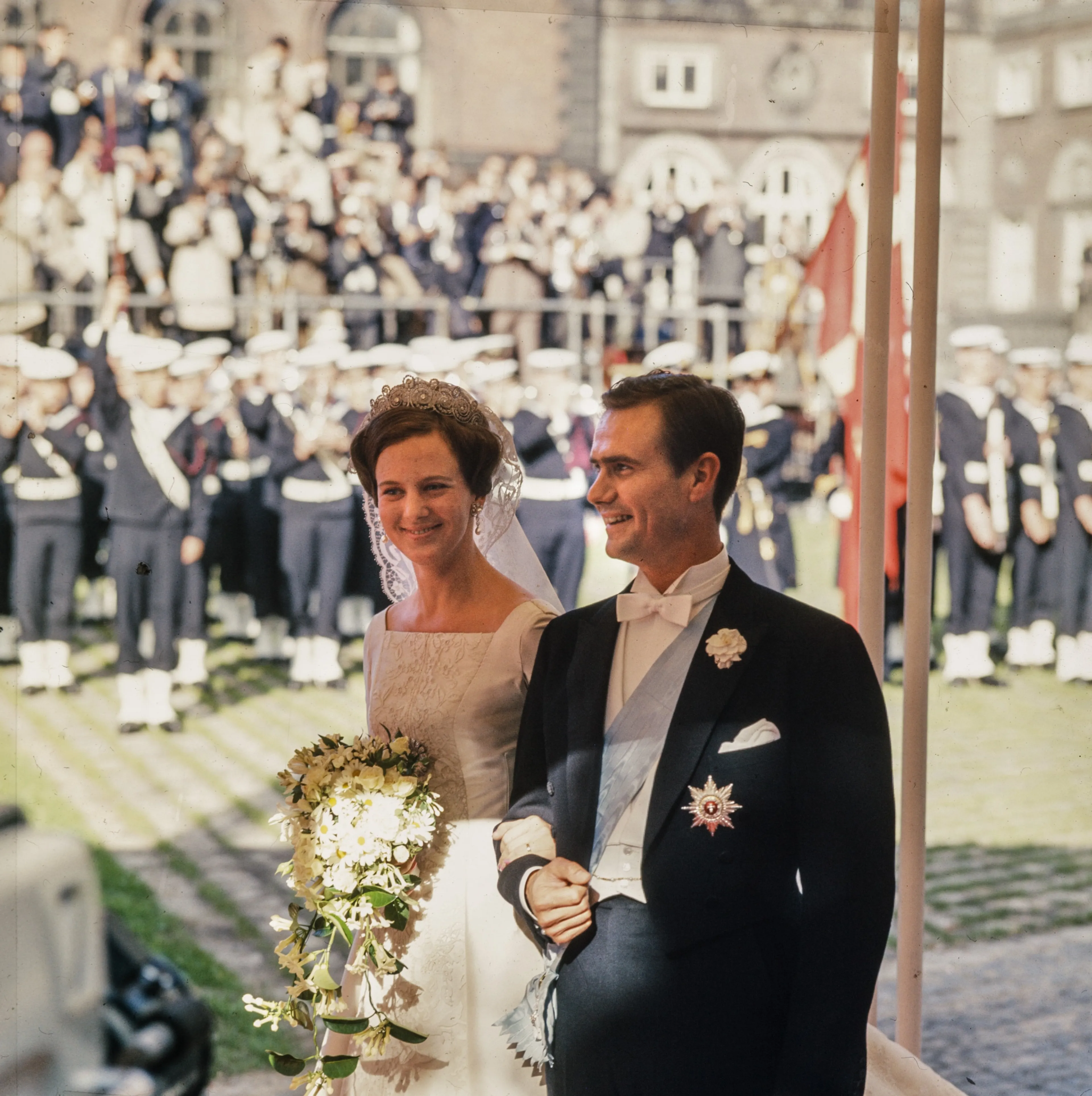 Margrethe en Henrik op hun huwelijksdag (1967).