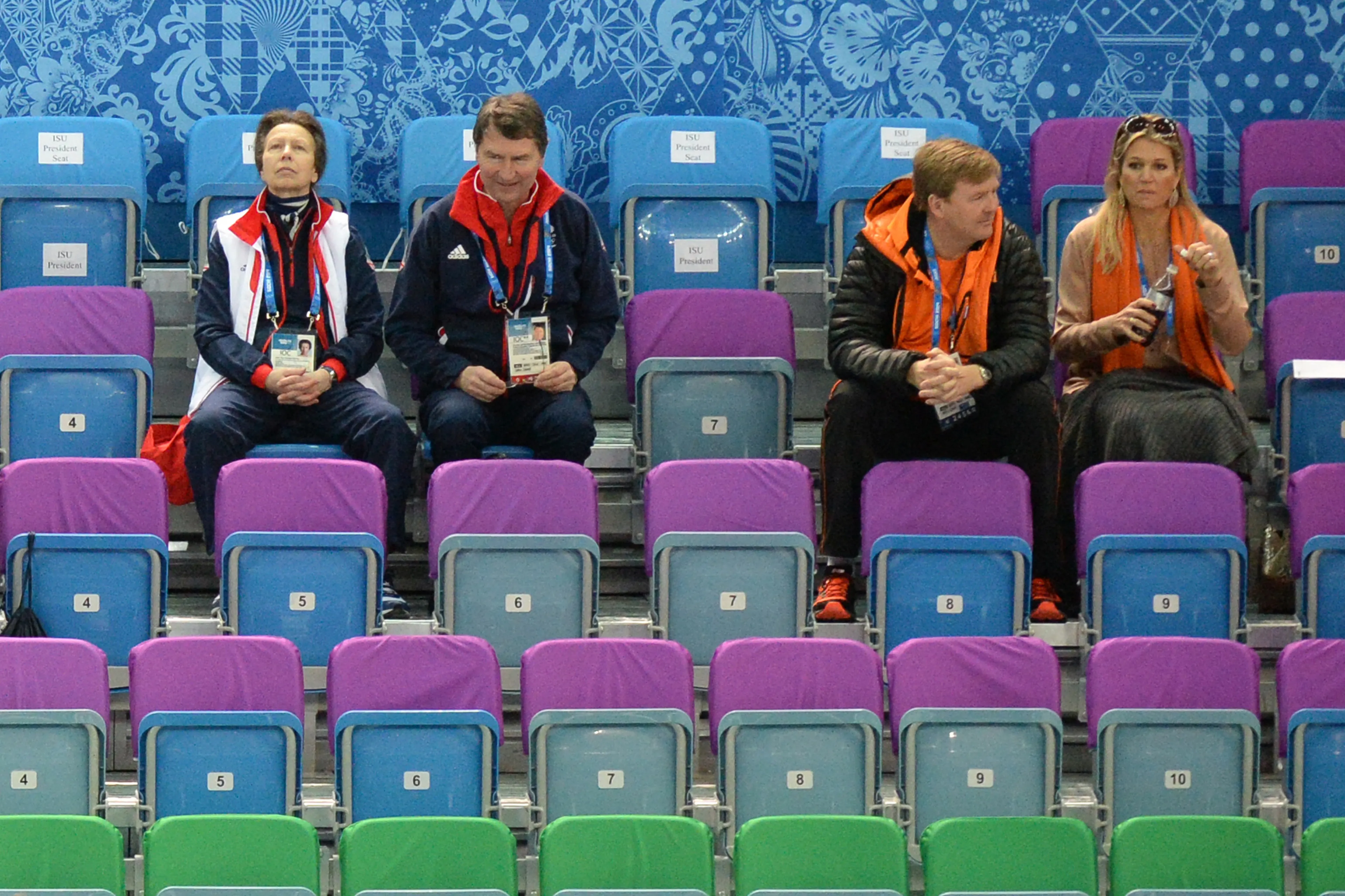 Timothy en Anne naast Willem-Alexander en Máxima bij de Olympische Winterspelen (2014).