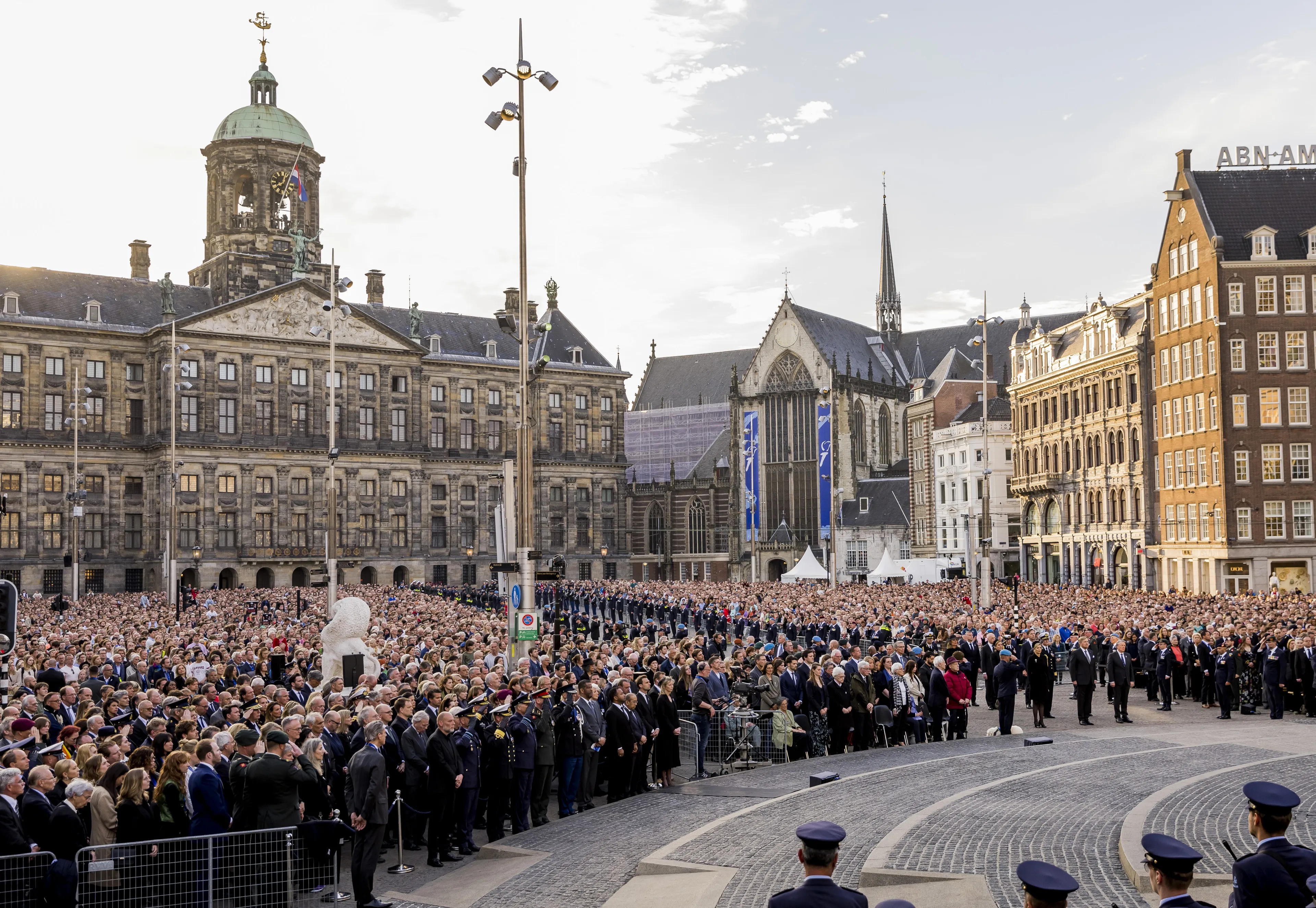 Paleis op de Dam tijdens de Dodenherdenking.