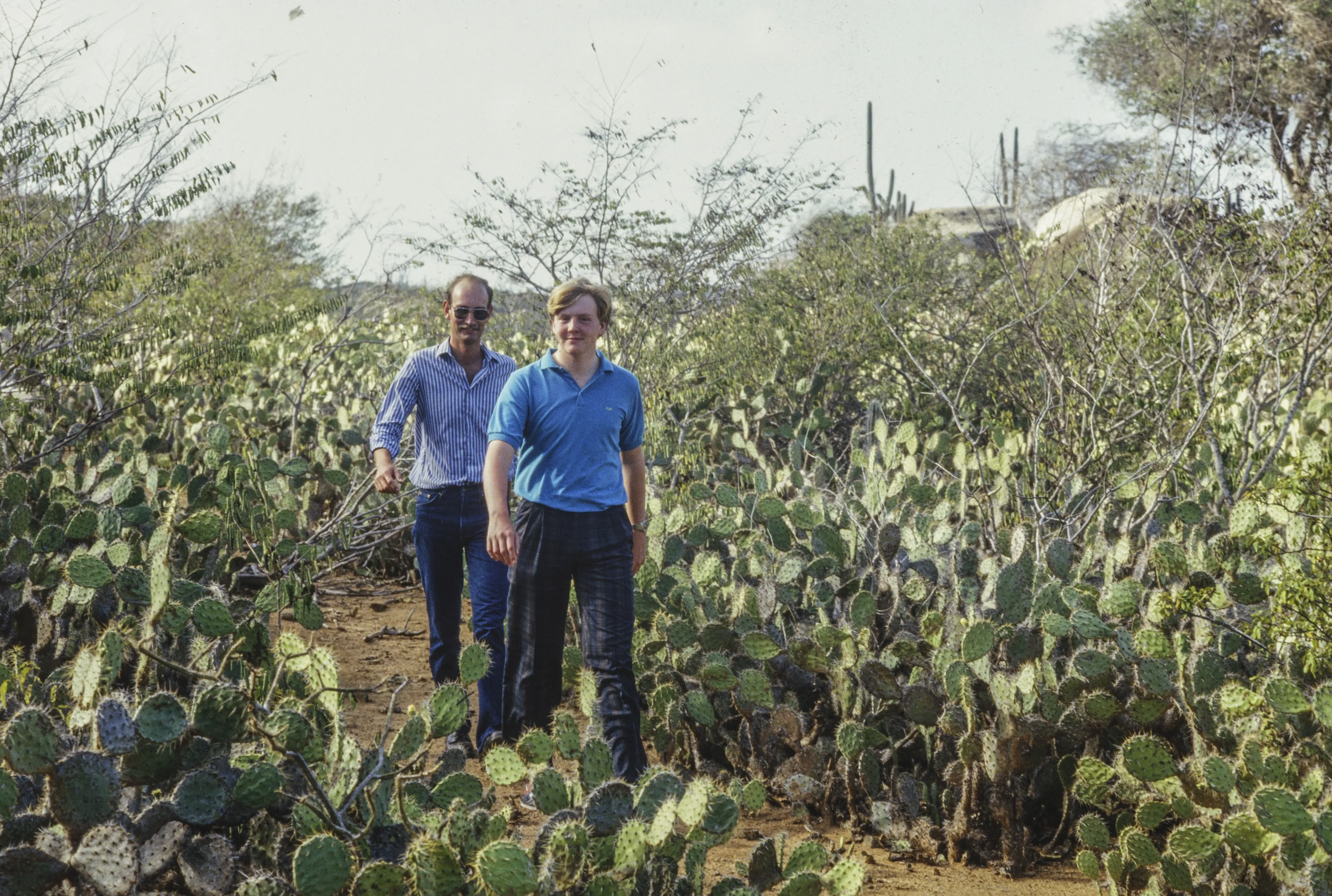 Prins Willem-Alexander bezoekt Aruba voor het eerst in 1987.