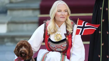 Kroonprinses Mette-Marit in nieuwe verklaring diep door het stof over contact Epstein