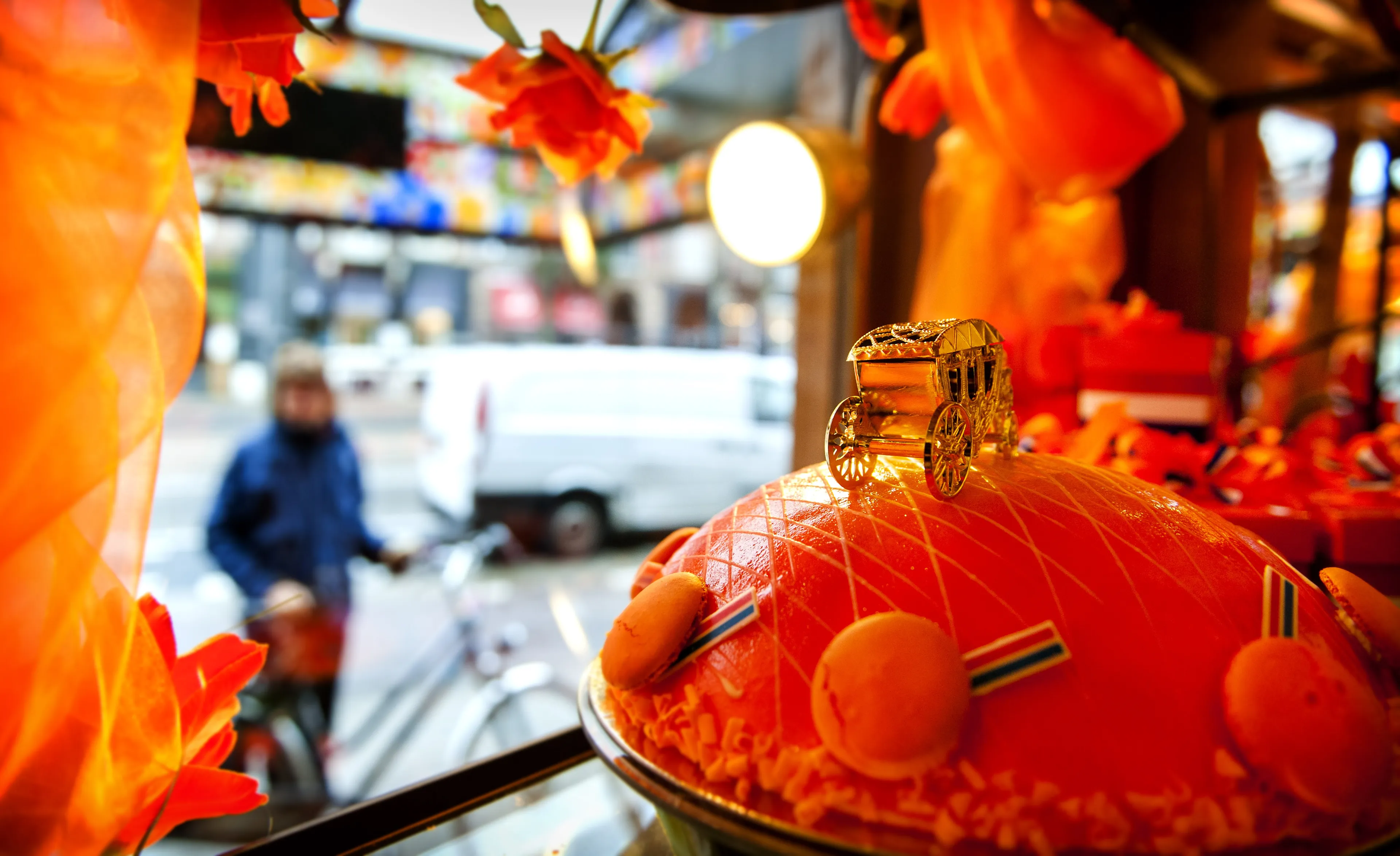 Een oranje taart voor de troonswisseling.