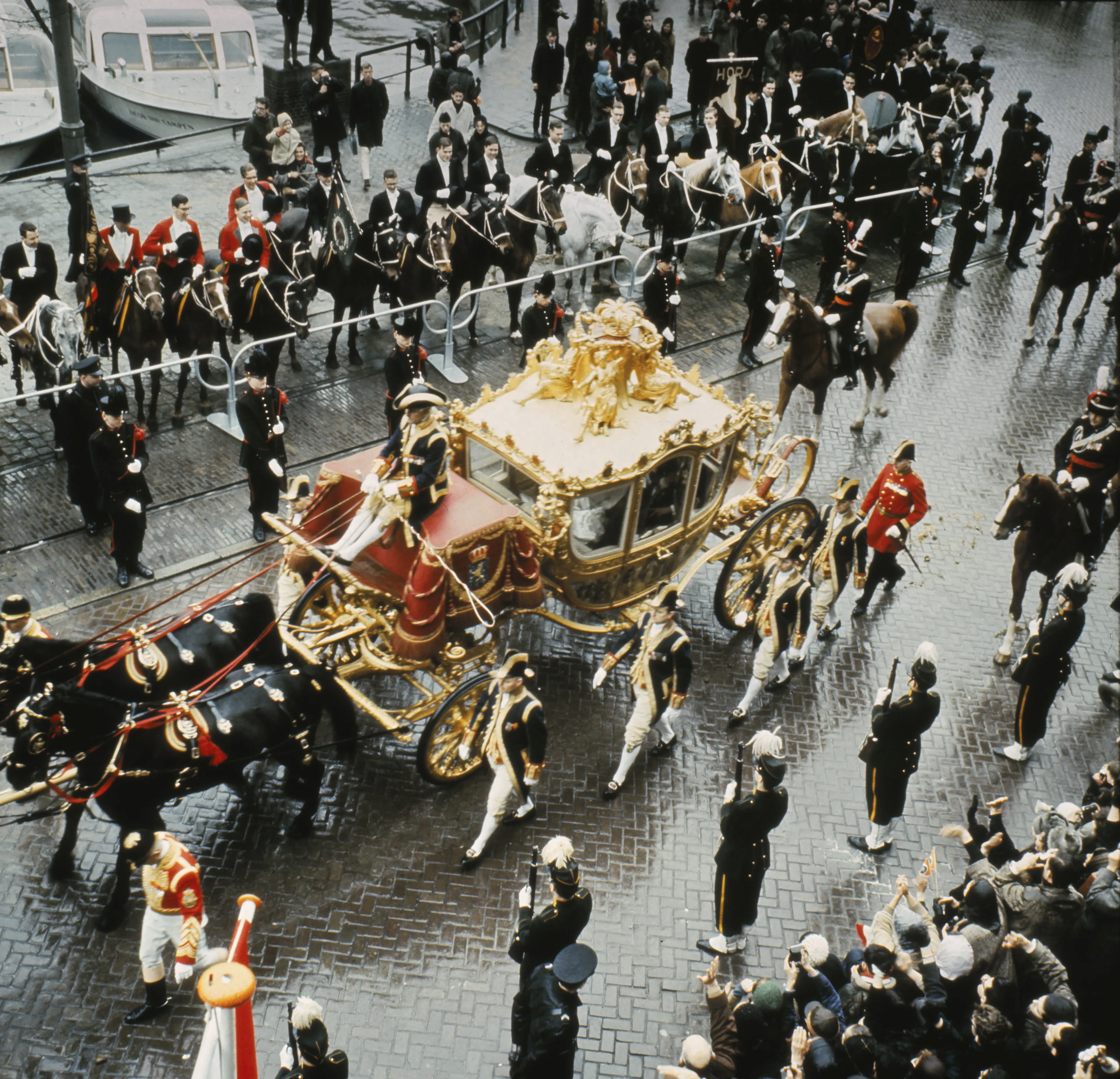 De bruiloftsstoet (1966).