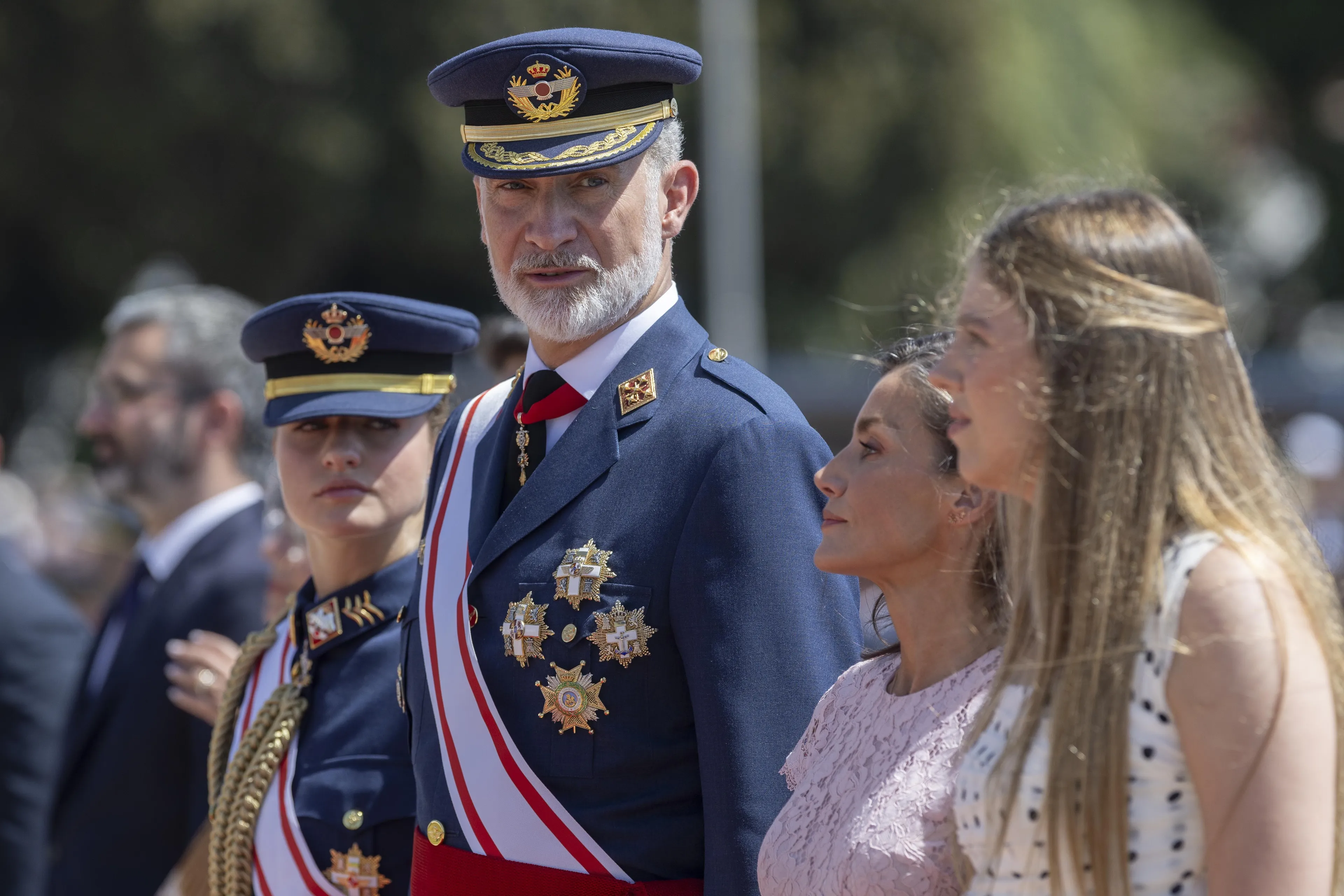 Koning Felipe is als koning ook opperbevelhebber van het Spaanse leger.