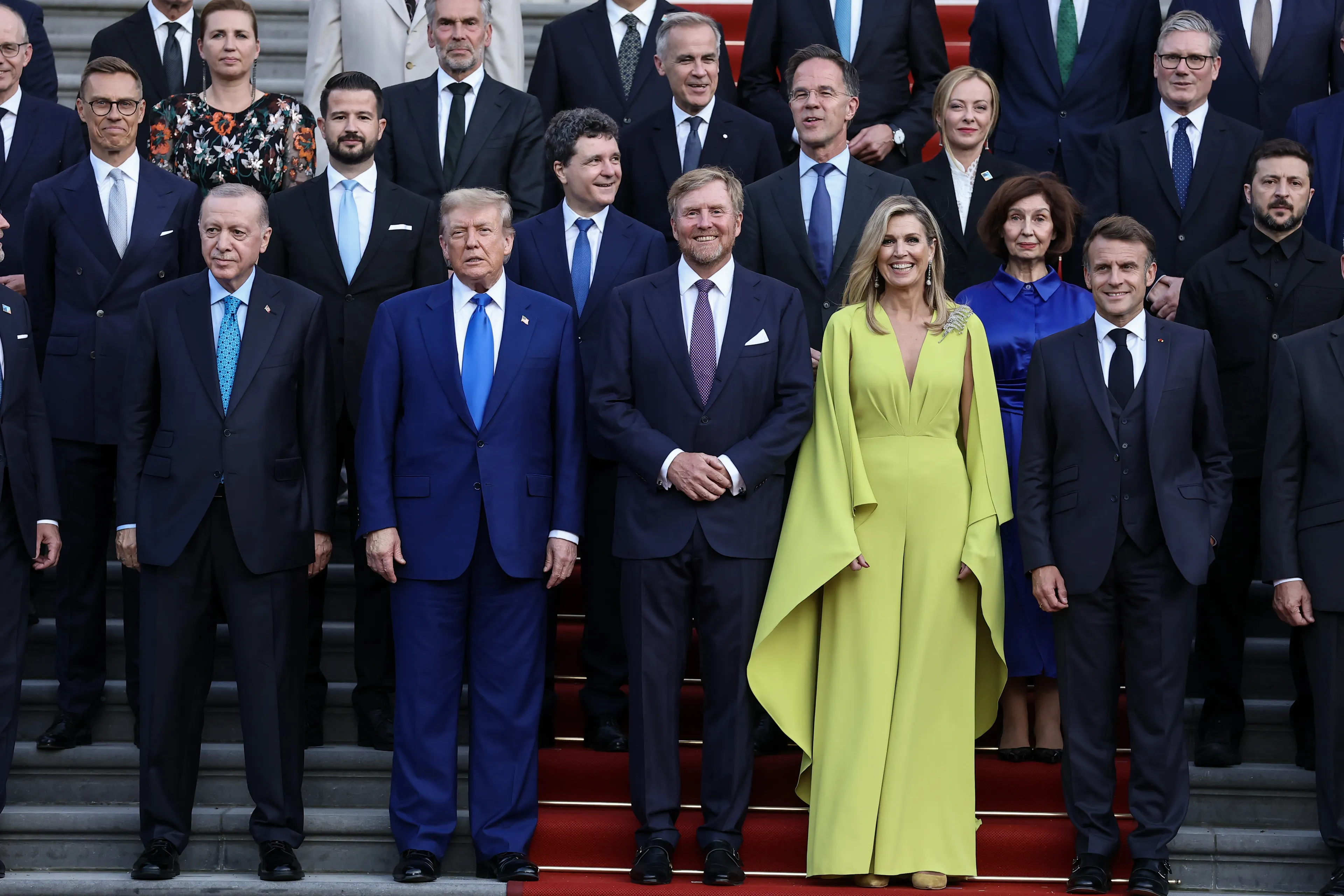 Máxima op het bordes bij de NAVO-top.