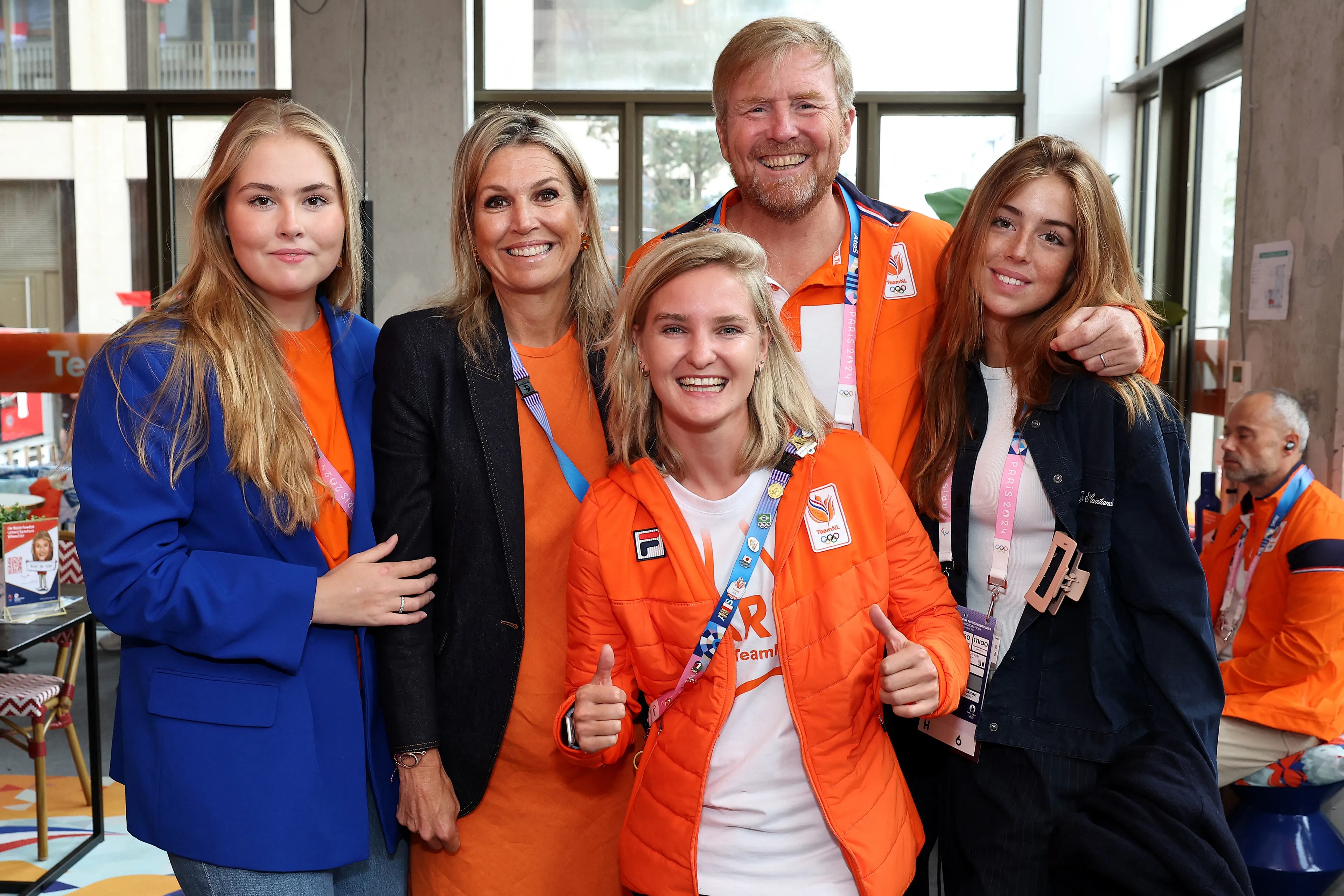 Prinses Alexia draagt een eenvoudige top en blazer bij de Olympische Spelen van Parijs (2024).