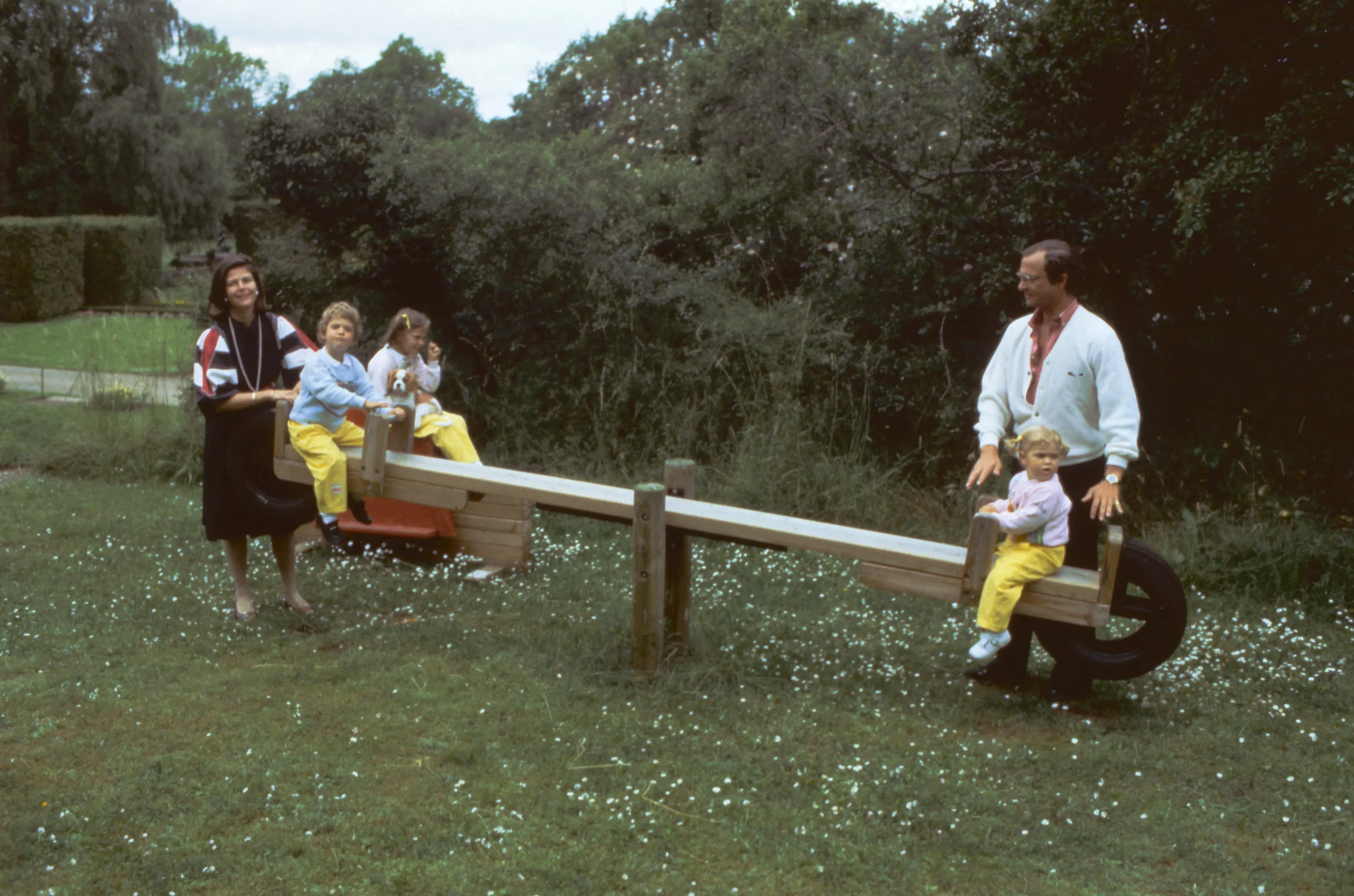 De kinderen aan het spelen in 1984.