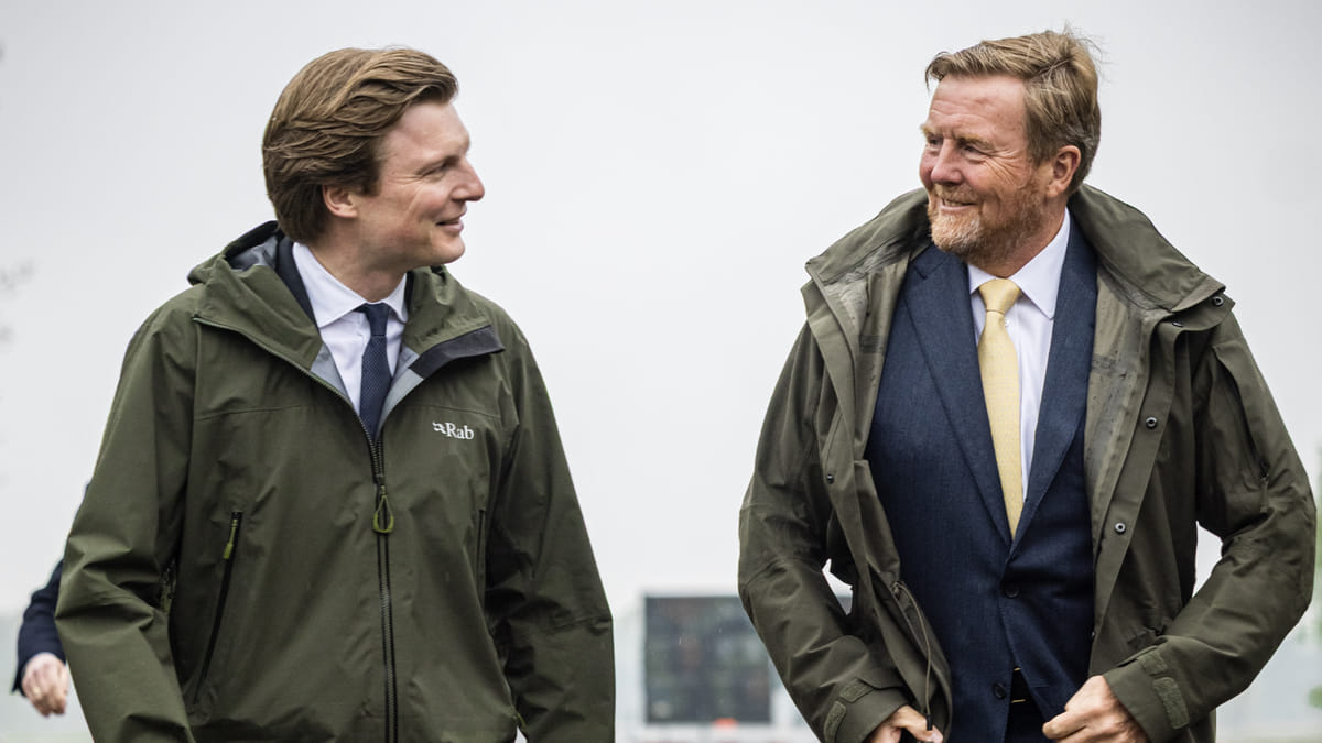 Koning Willem-Alexander bezoekt krijgsmacht: 