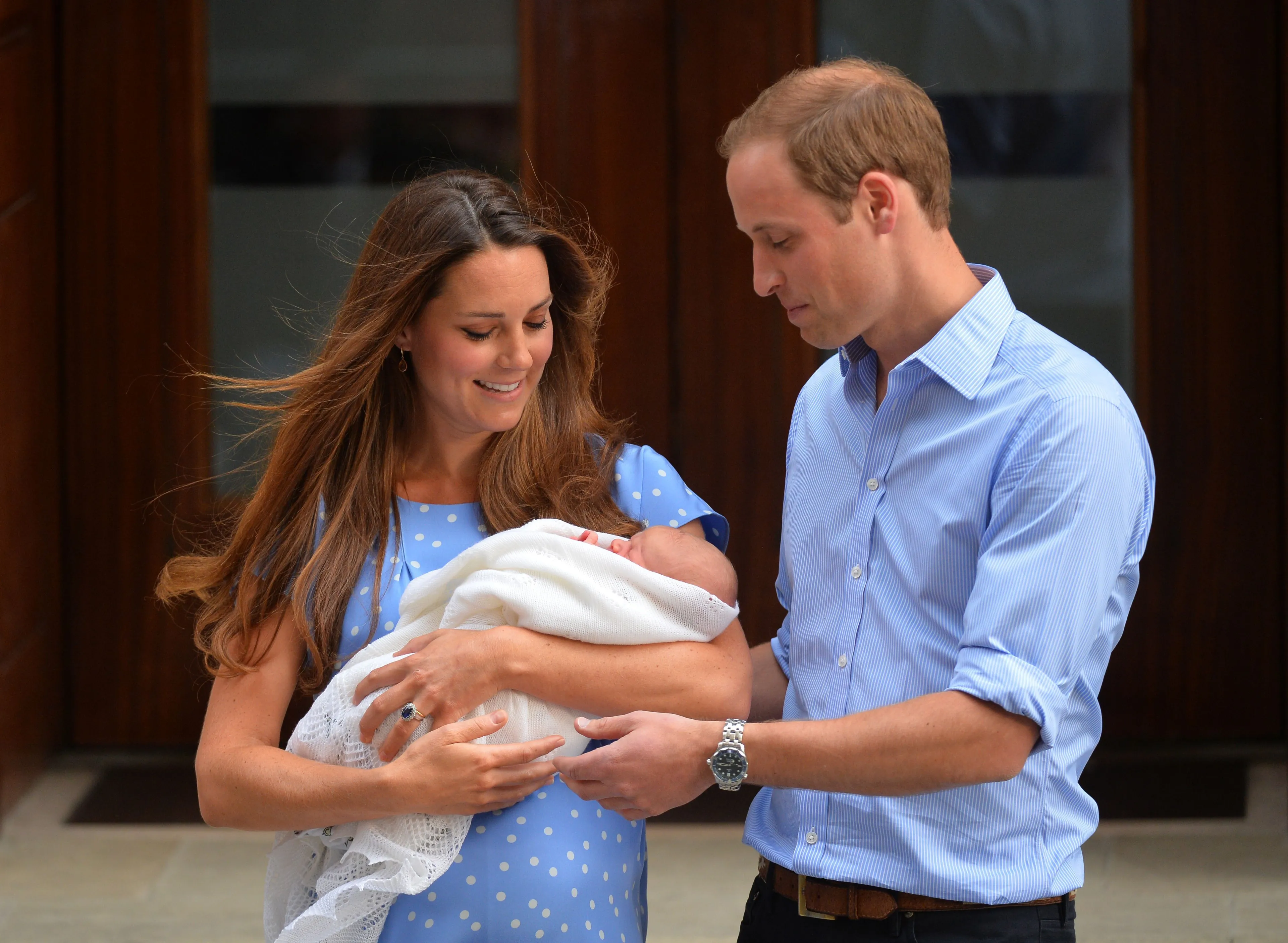 De prins en prinses van Wales na de geboorte van prins George (2013).