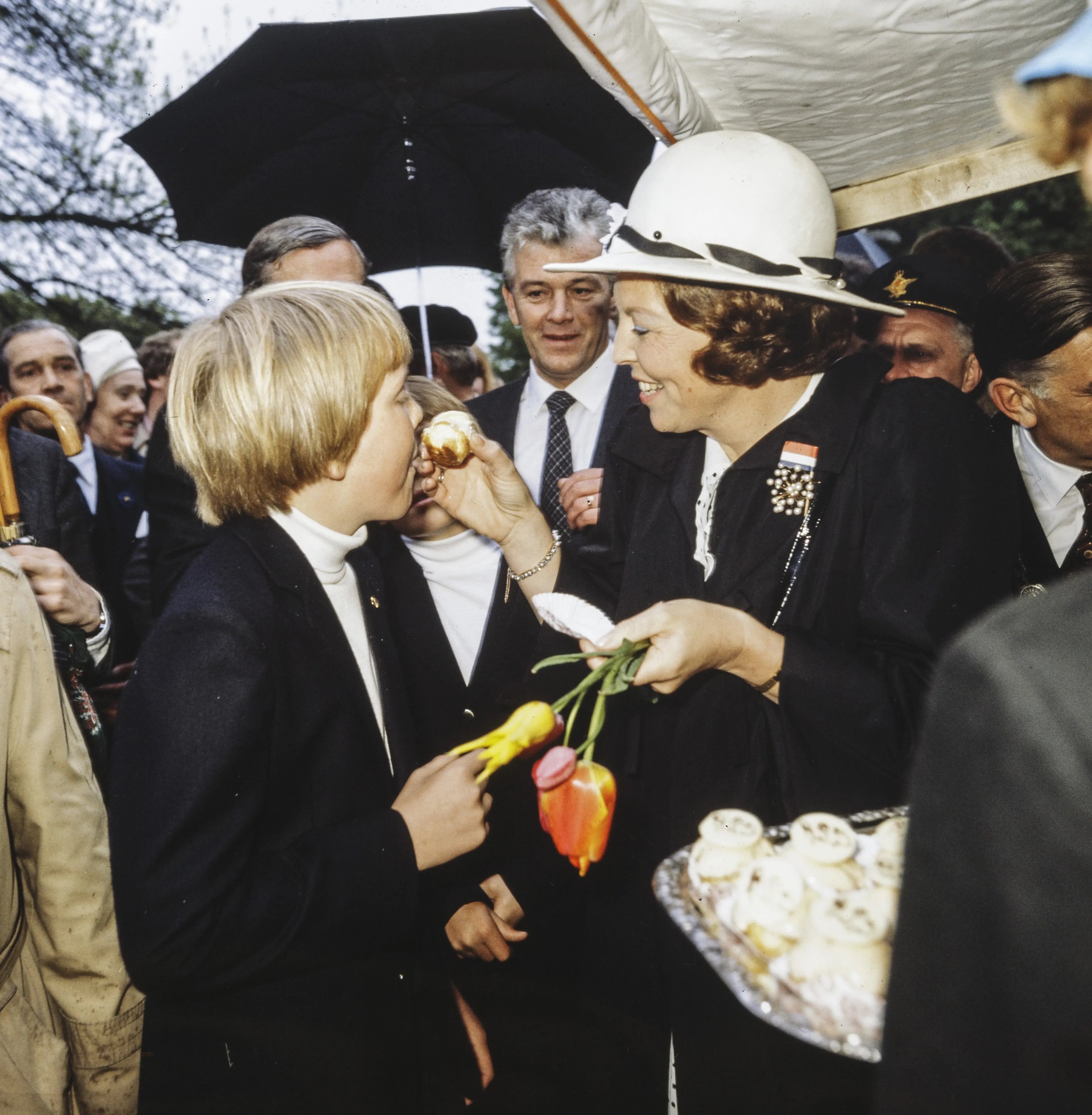 De eerste Koninginnedag met koningin Beatrix (1981).