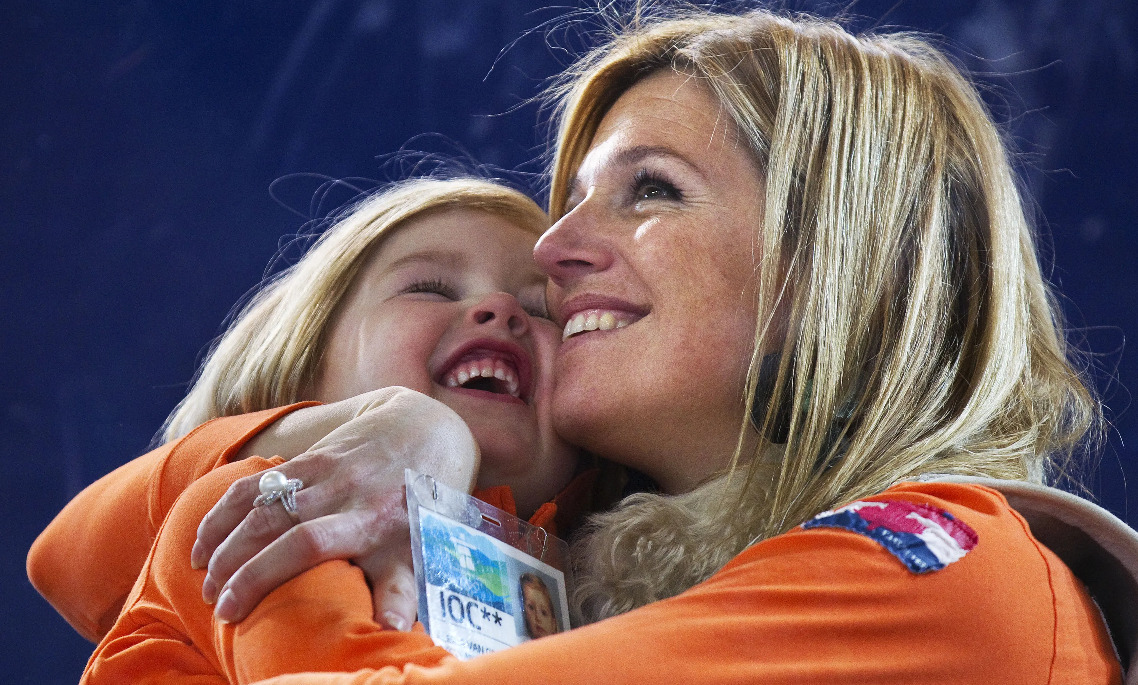 Máxima met prinses Alexia op de tribune bij de Olympische Spelen (2010).