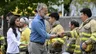 Felipe en Letizia steken getroffenen van bosbranden een hart onder de riem