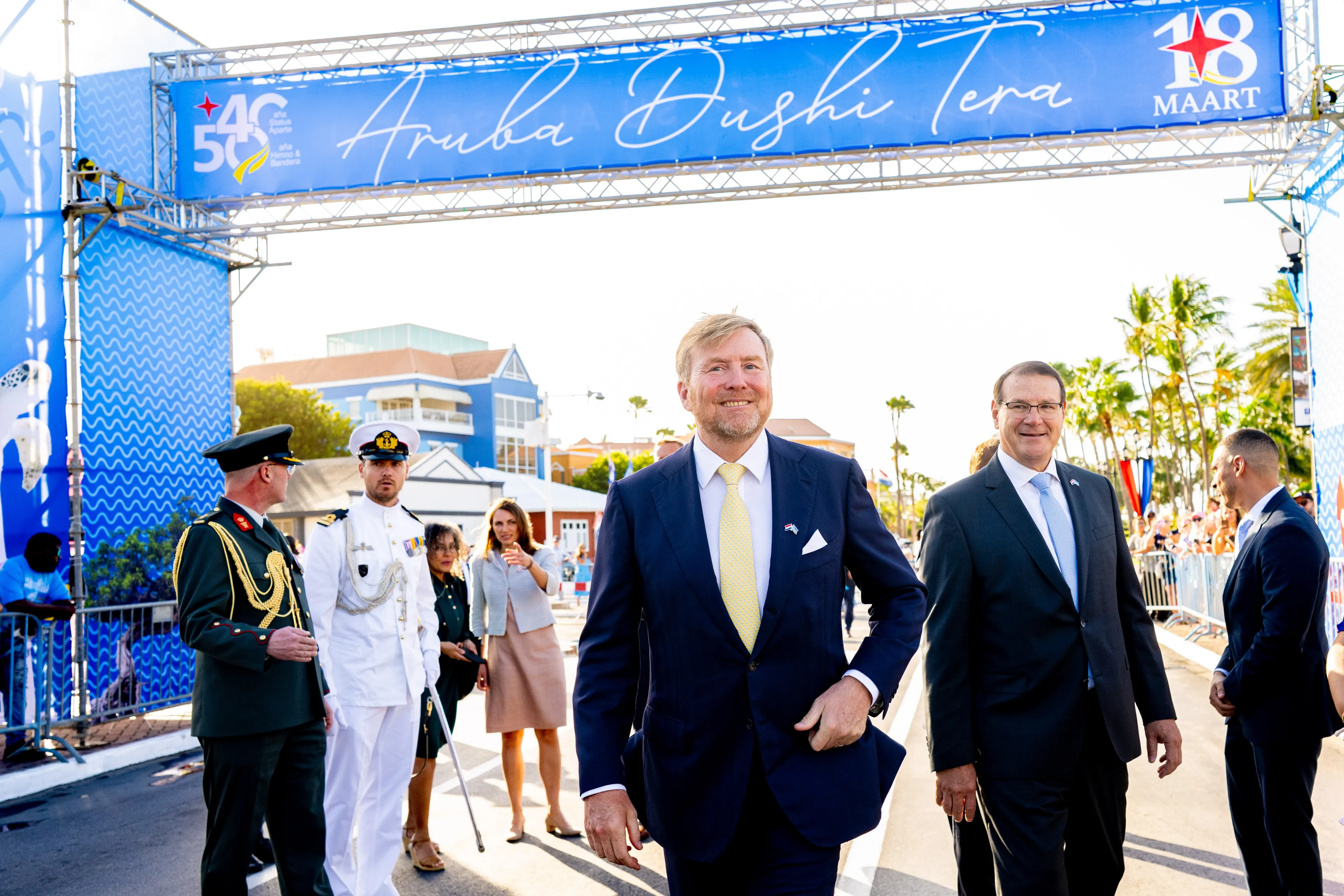 Koning Willem-Alexander voor één dag op Aruba voor viering speciale mijlpalen