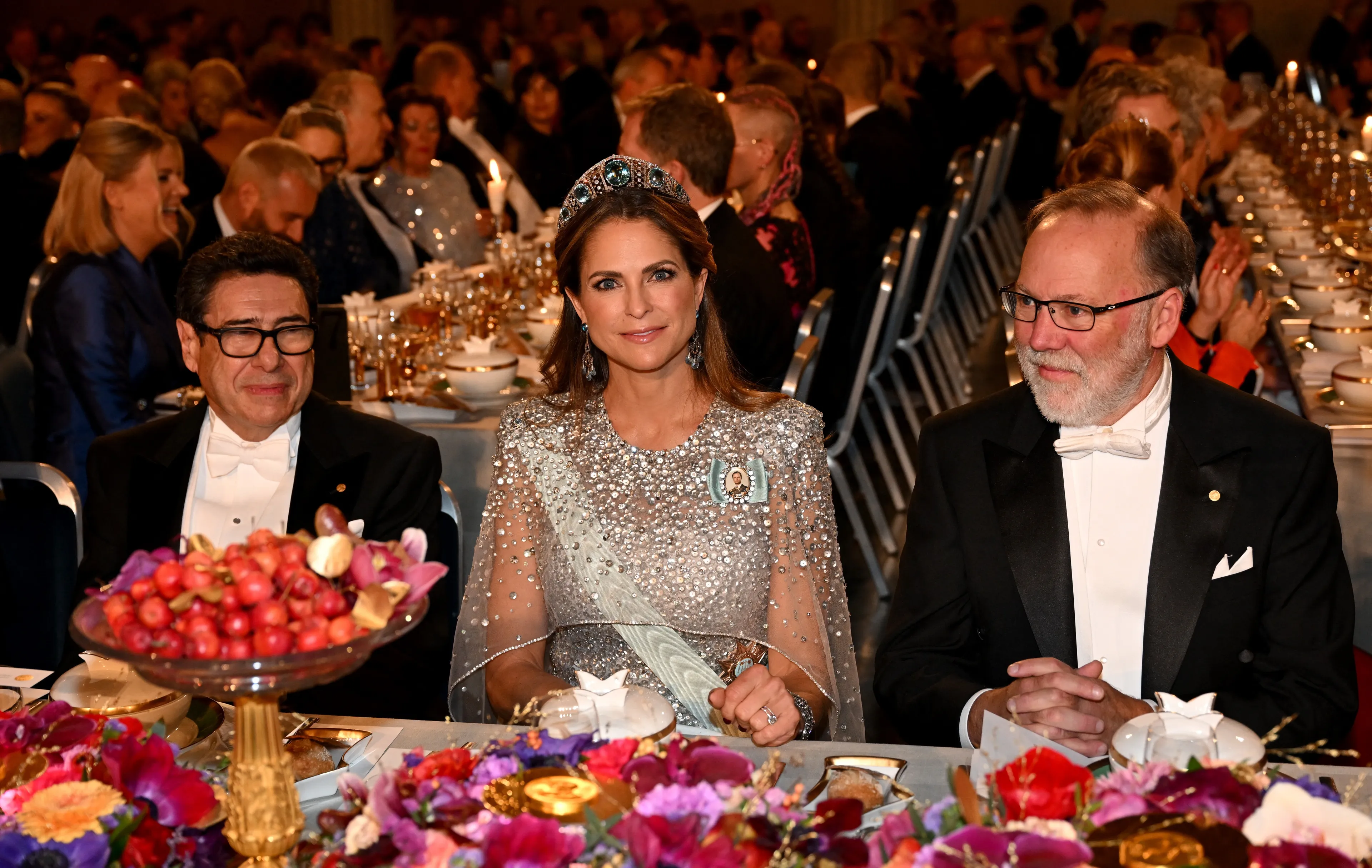 Prinses Madeleine aan tafel tijdens de Nobelprijzen.